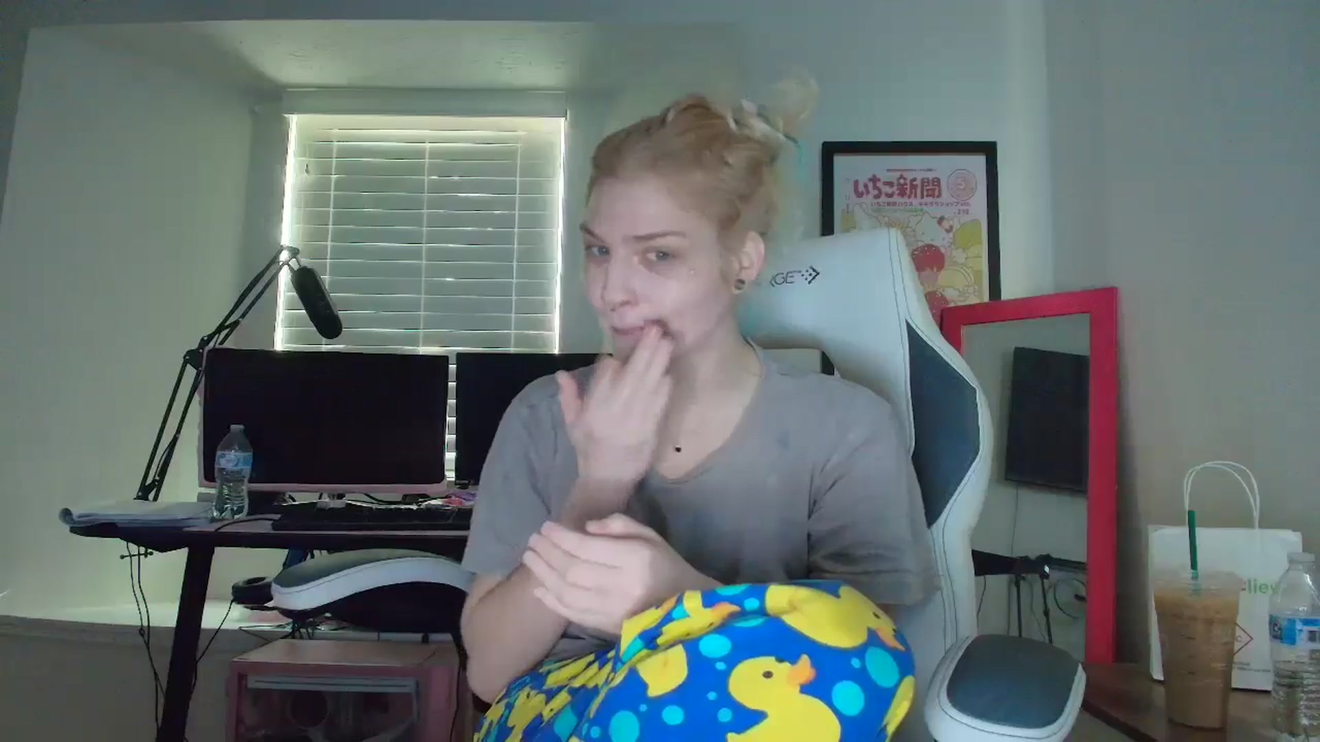 Gallery image thumbnail from DuckChan0's myfreecams stream on, 05/16/2025, 13:24 image 5 of 20