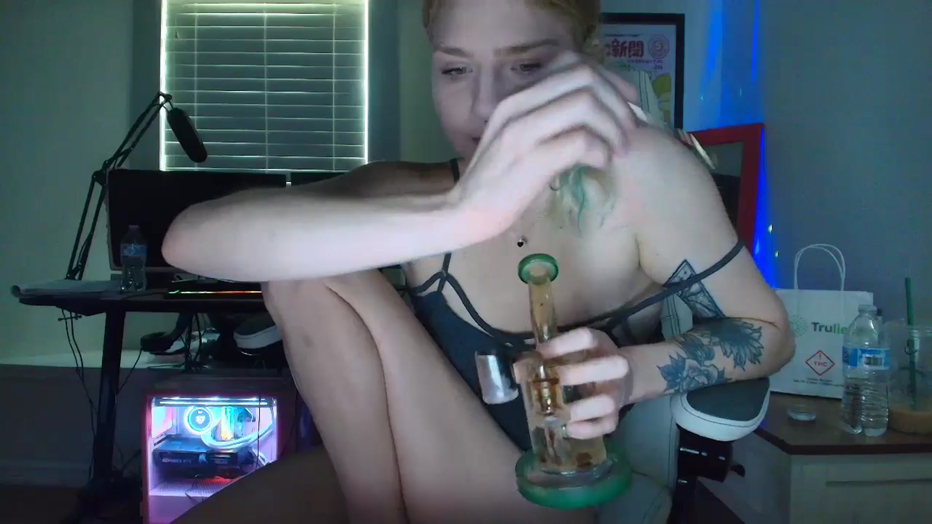 Gallery image thumbnail from DuckChan0's myfreecams stream on, 05/16/2025, 16:01 image 9 of 20