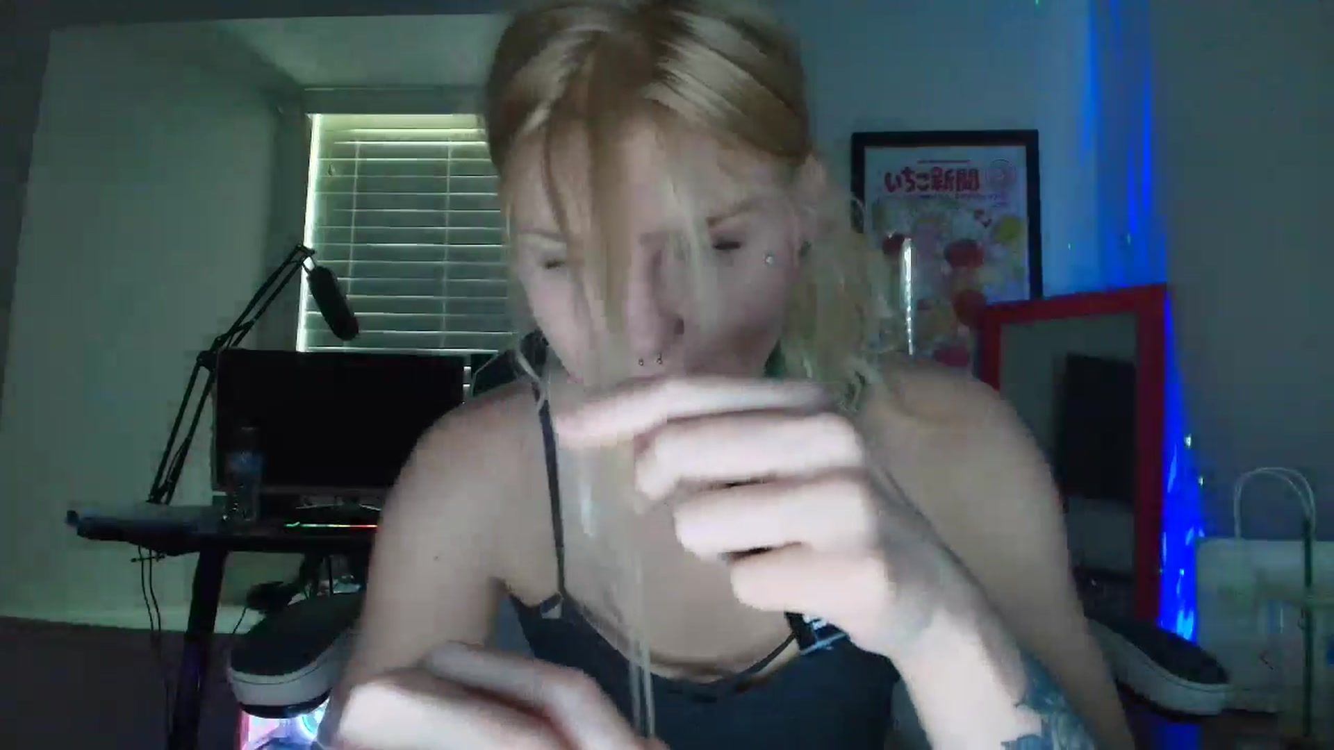 Gallery image thumbnail from DuckChan0's myfreecams stream on, 05/16/2025, 16:01 image 17 of 20