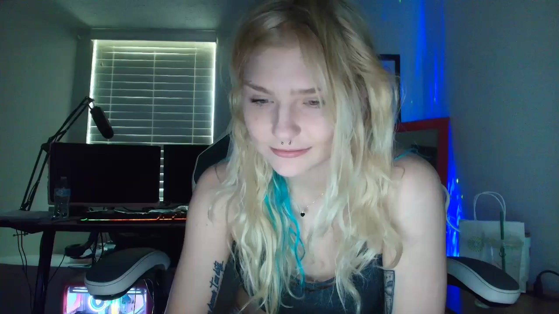 Gallery image thumbnail from DuckChan0's myfreecams stream on, 05/16/2025, 16:28 image 19 of 20