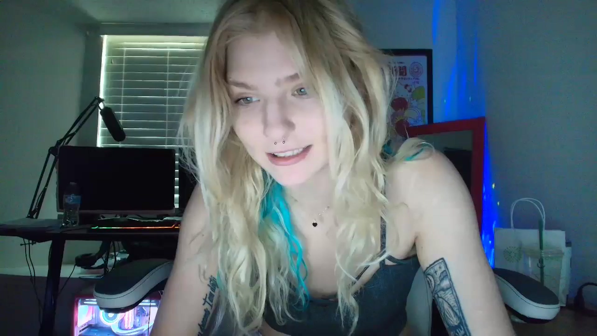 Gallery image thumbnail from DuckChan0's myfreecams stream on, 05/16/2025, 16:28 image 18 of 20