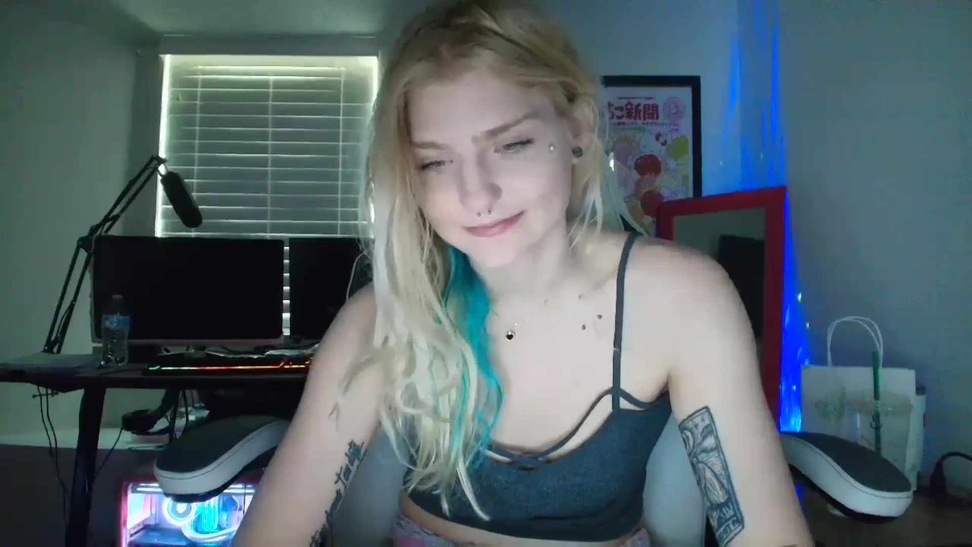 Gallery image thumbnail from DuckChan0's myfreecams stream on, 05/16/2025, 16:28 image 4 of 20
