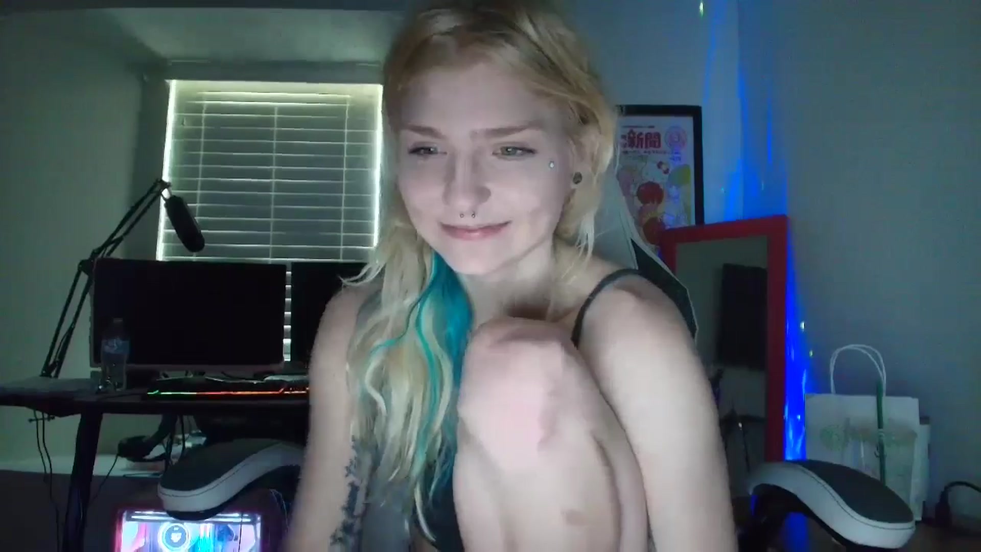 Gallery image thumbnail from DuckChan0's myfreecams stream on, 05/16/2025, 16:28 image 7 of 20