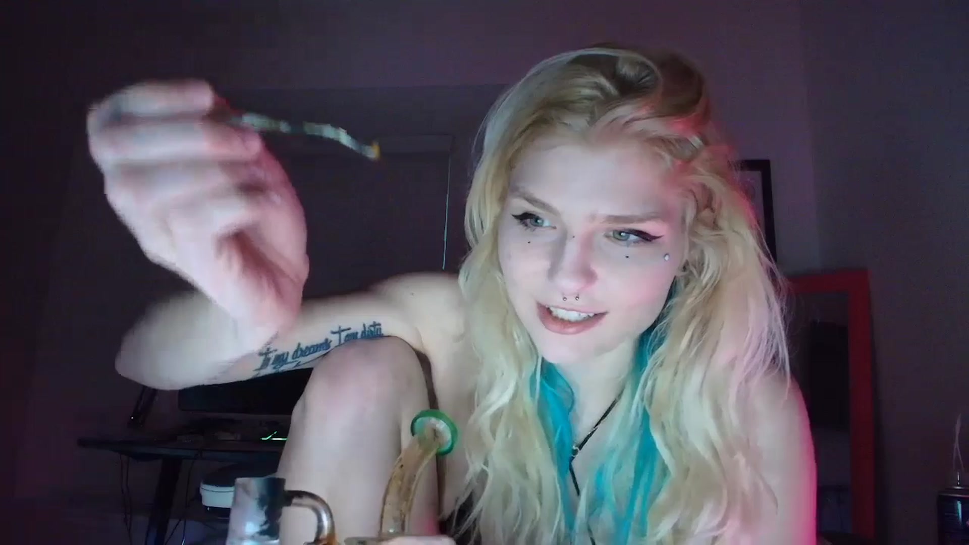 Gallery image thumbnail from DuckChan0's myfreecams stream on, 05/17/2025, 24:19 image 19 of 20