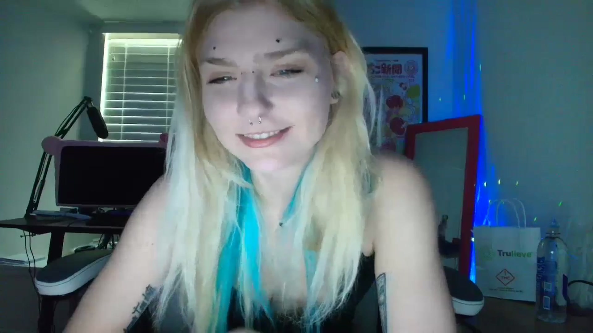Gallery image thumbnail from DuckChan0's myfreecams stream on, 05/17/2025, 17:11 image 4 of 20