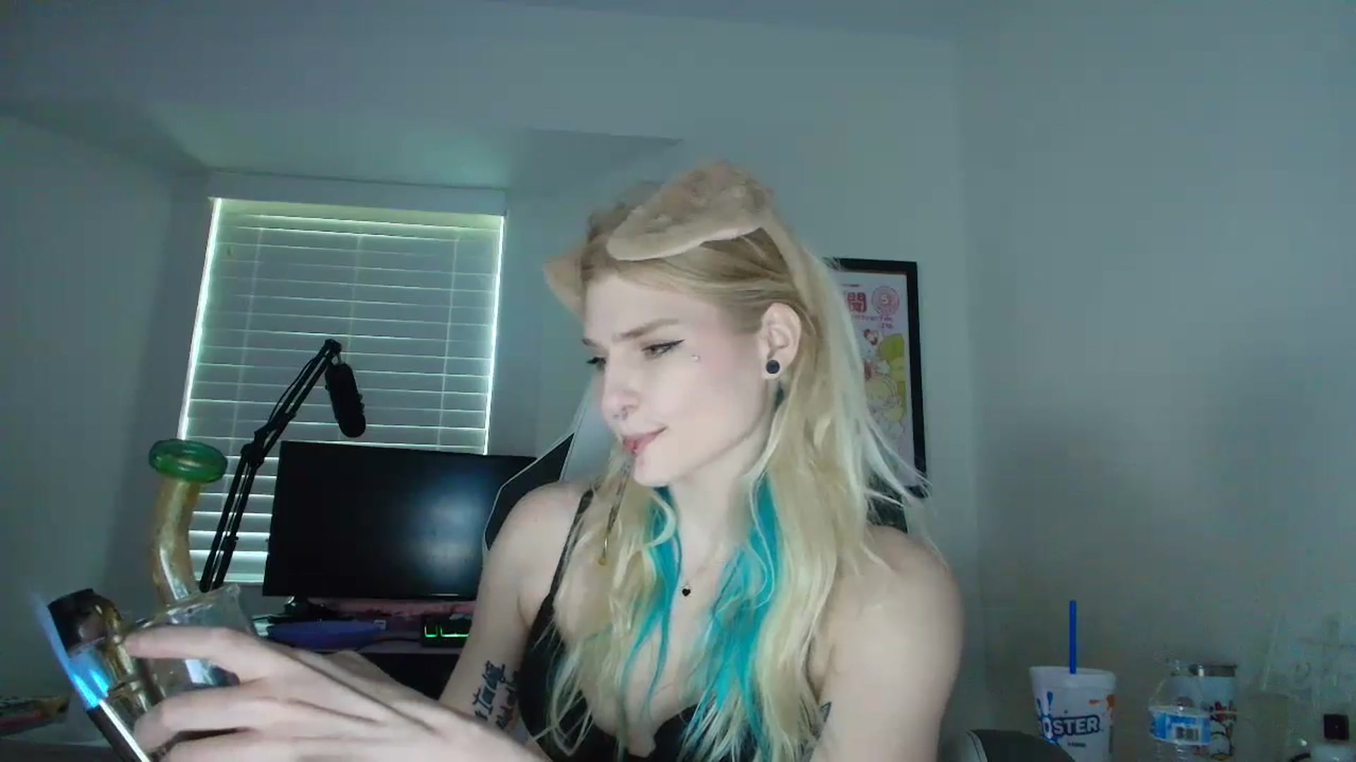 Gallery image thumbnail from DuckChan0's myfreecams stream on, 05/18/2025, 22:29 image 15 of 20