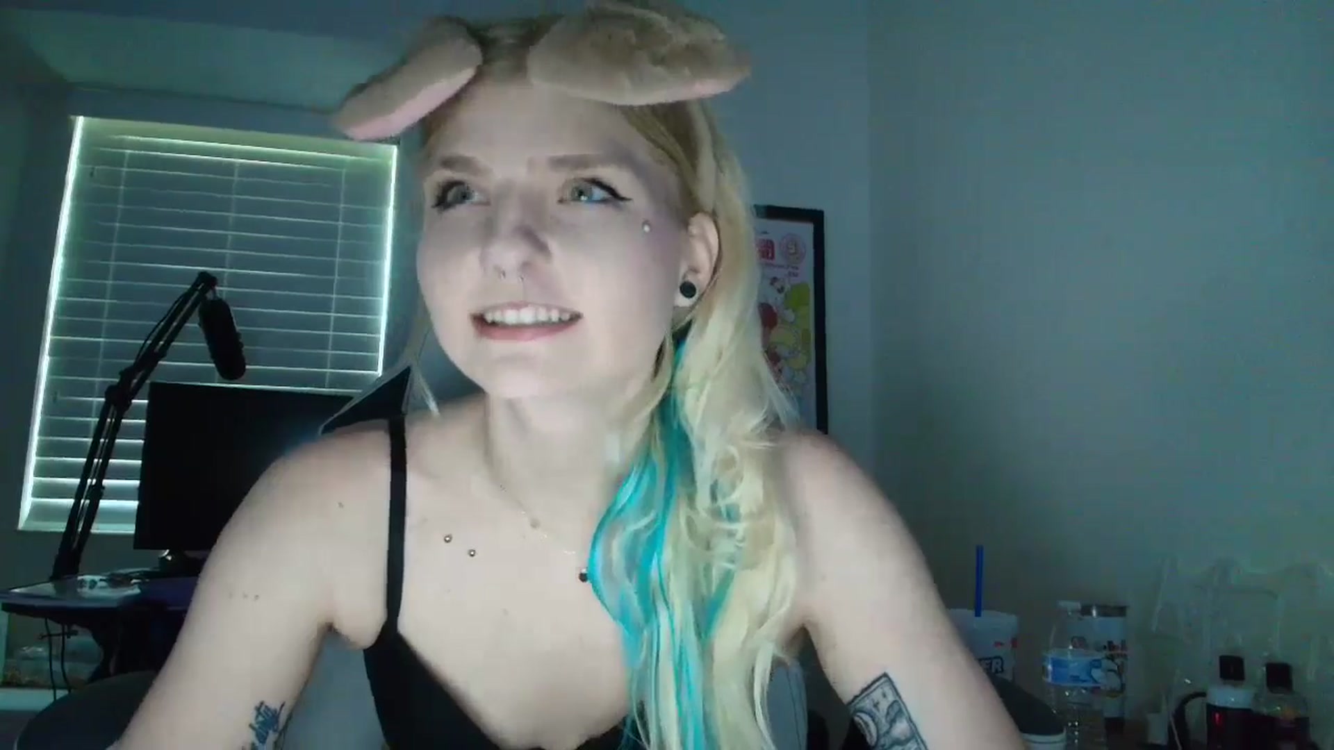 Gallery image thumbnail from DuckChan0's myfreecams stream on, 05/18/2025, 22:29 image 4 of 20