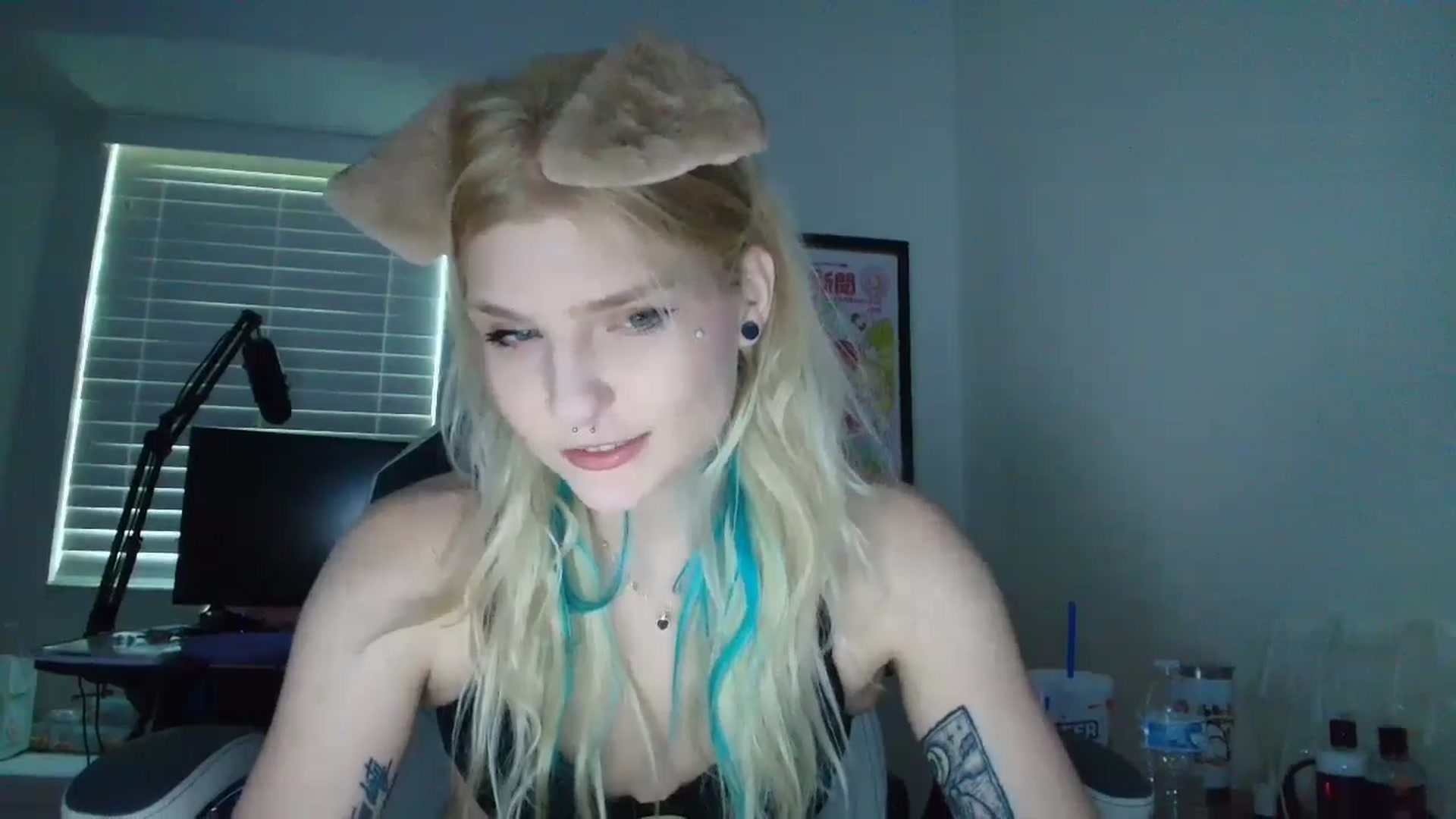 Gallery image thumbnail from DuckChan0's myfreecams stream on, 05/18/2025, 22:29 image 6 of 20