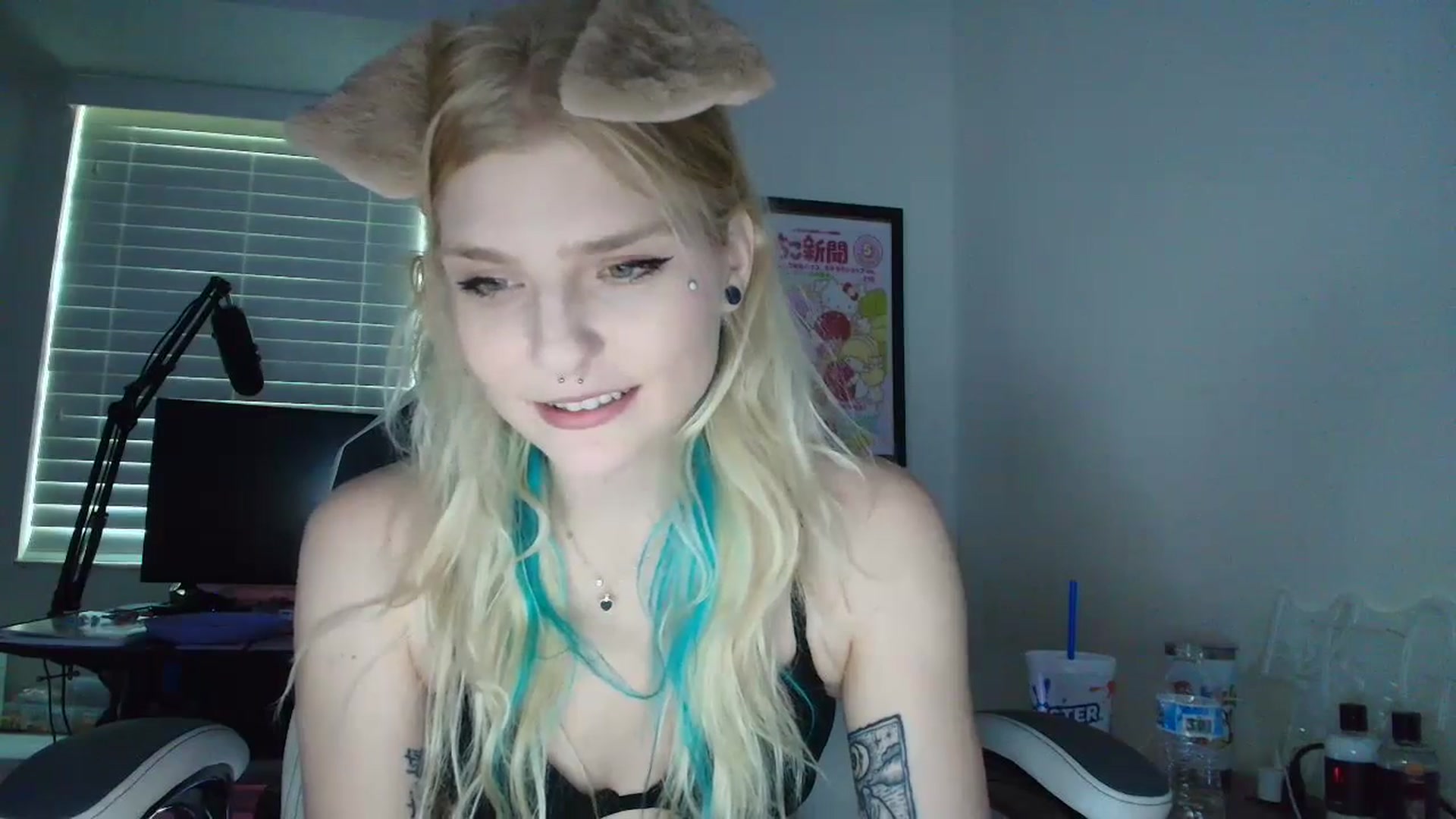Gallery image thumbnail from DuckChan0's myfreecams stream on, 05/18/2025, 22:29 image 9 of 20