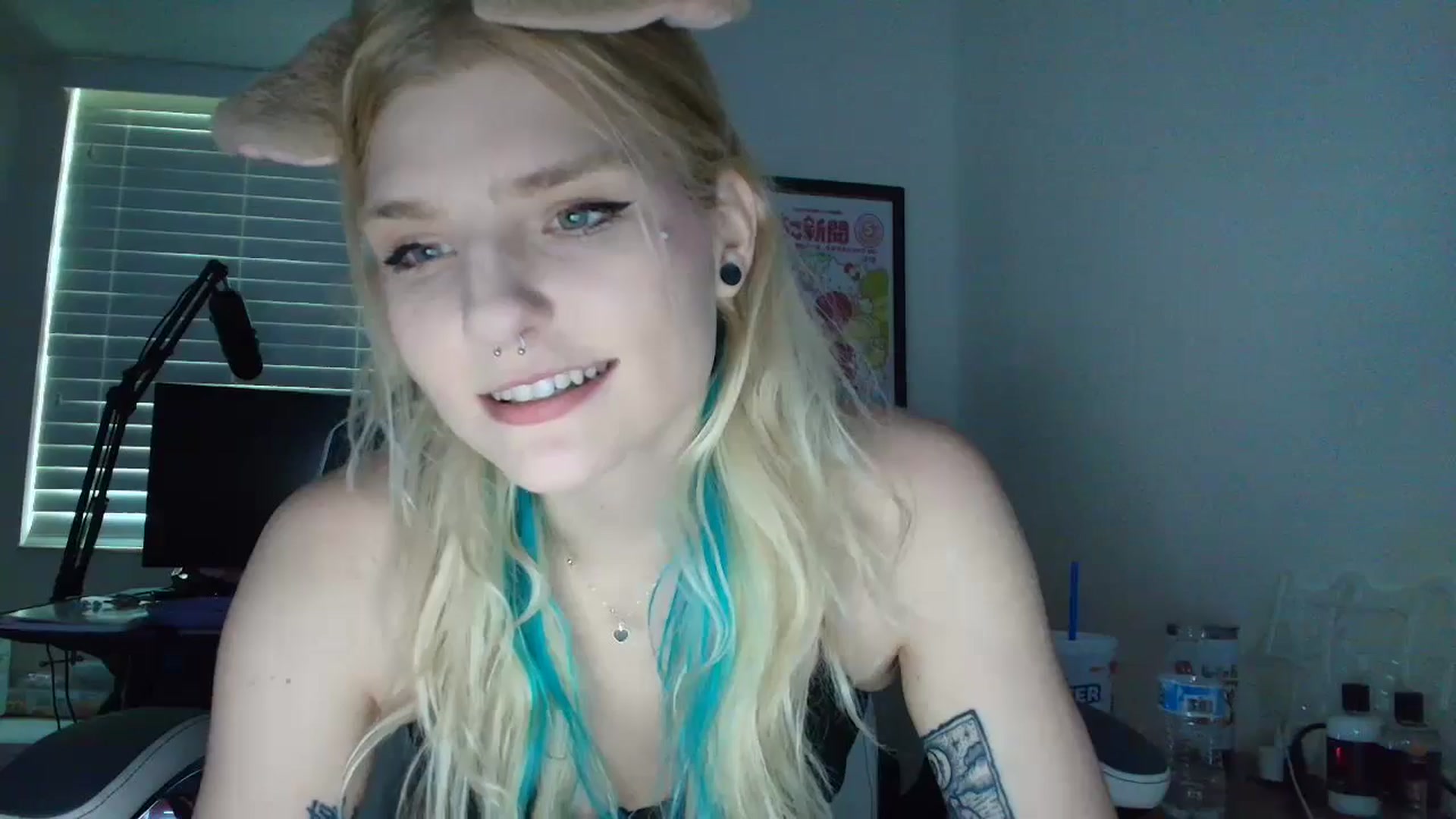 Gallery image thumbnail from DuckChan0's myfreecams stream on, 05/18/2025, 22:29 image 10 of 20