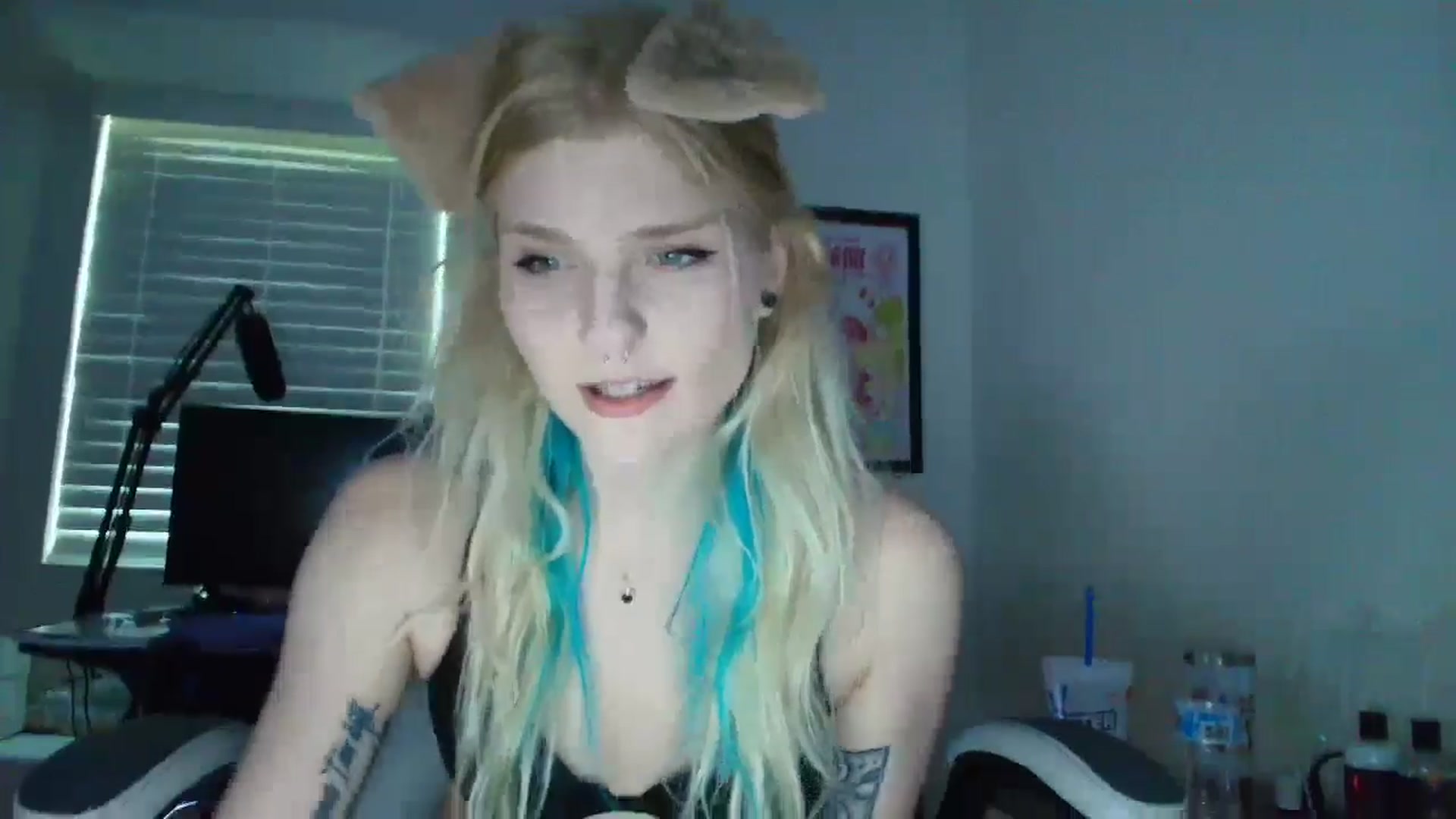 Gallery image thumbnail from DuckChan0's myfreecams stream on, 05/18/2025, 22:29 image 12 of 20