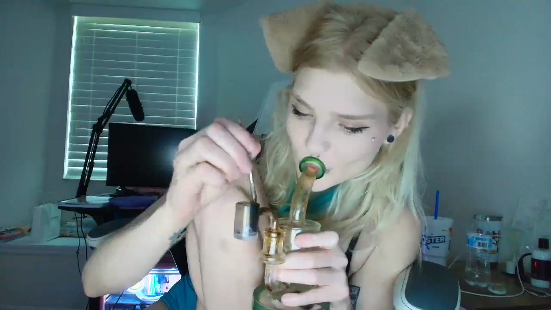 Gallery image thumbnail from DuckChan0's myfreecams stream on, 05/18/2025, 22:29 image 17 of 20