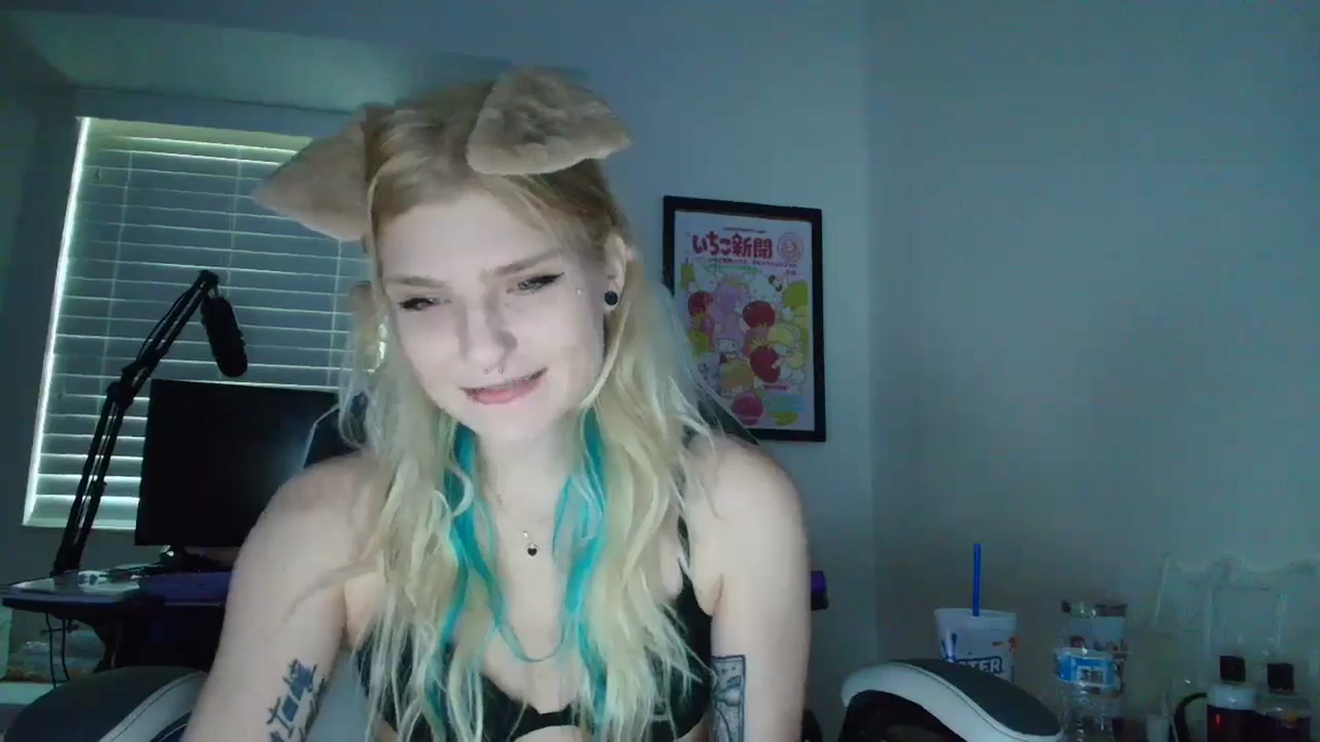 Gallery image thumbnail from DuckChan0's myfreecams stream on, 05/18/2025, 22:29 image 11 of 20