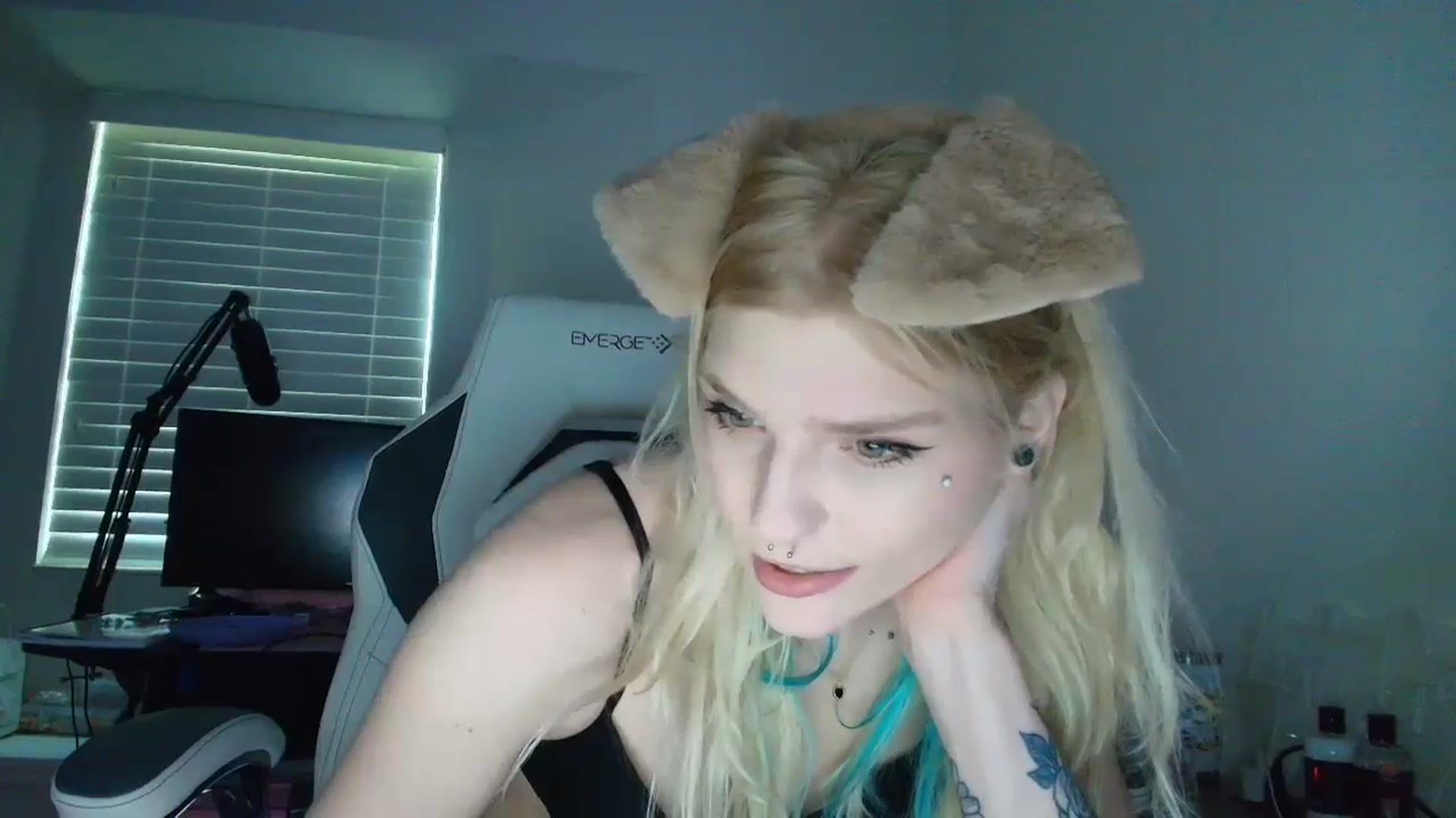 Gallery image thumbnail from DuckChan0's myfreecams stream on, 05/18/2025, 22:29 image 7 of 20