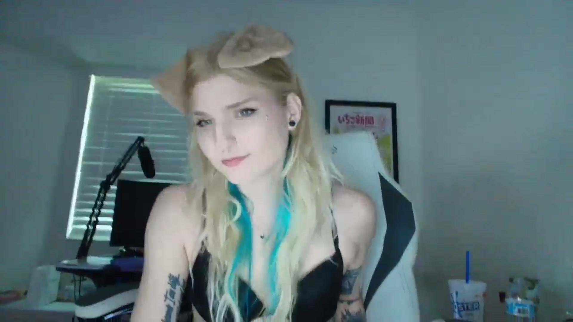 Gallery image thumbnail from DuckChan0's myfreecams stream on, 05/18/2025, 22:29 image 18 of 20
