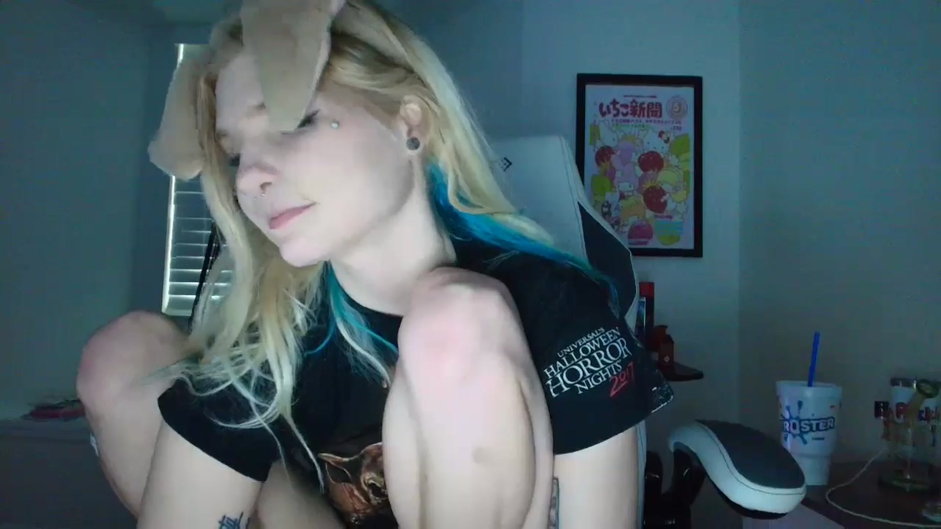 Gallery image thumbnail from DuckChan0's myfreecams stream on, 05/18/2025, 23:23 image 18 of 20