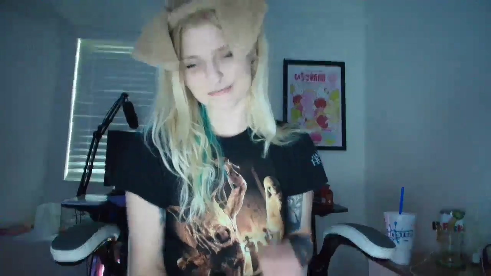 Gallery image thumbnail from DuckChan0's myfreecams stream on, 05/18/2025, 23:23 image 19 of 20