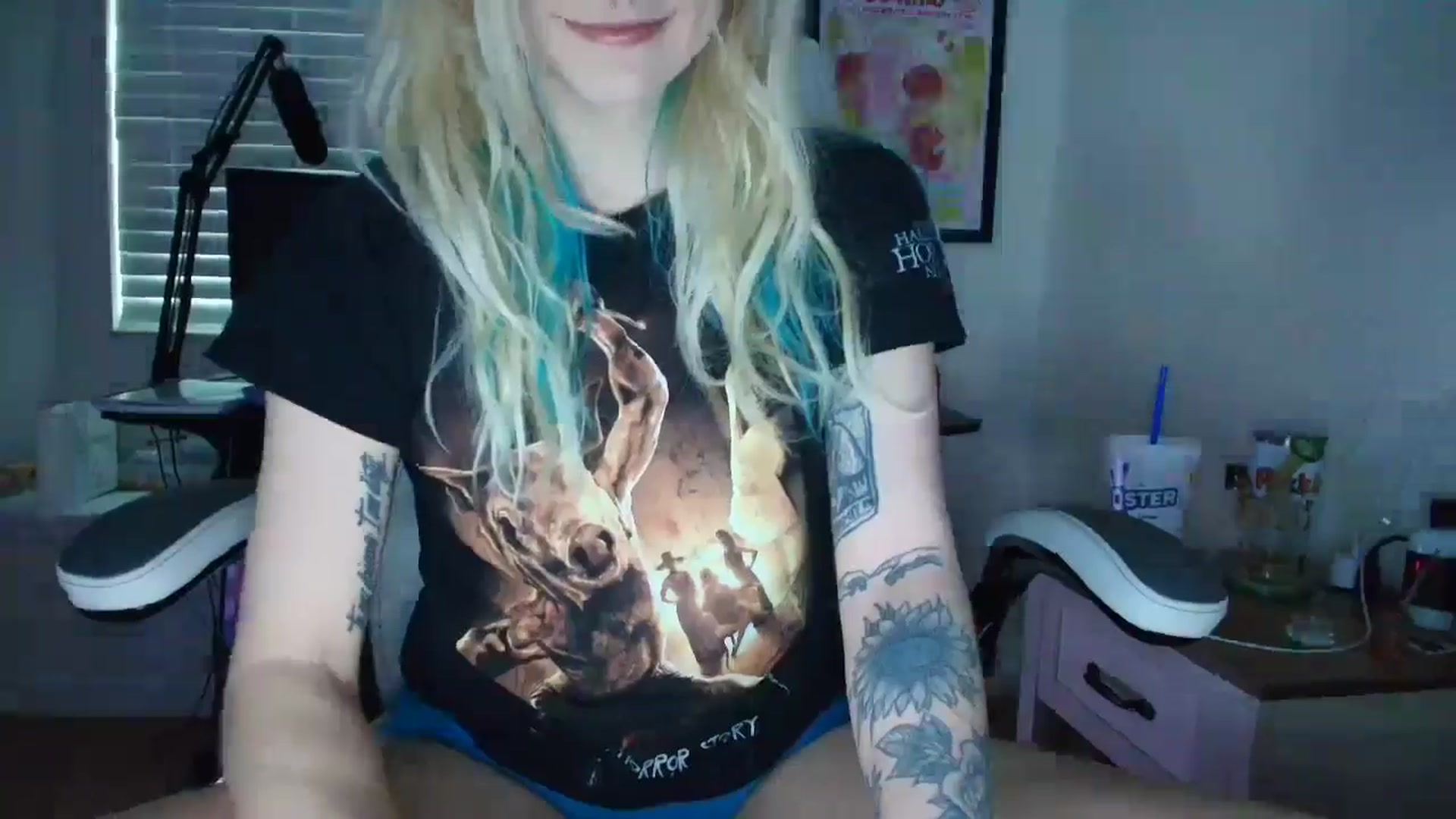 Gallery image thumbnail from DuckChan0's myfreecams stream on, 05/18/2025, 23:23 image 4 of 20