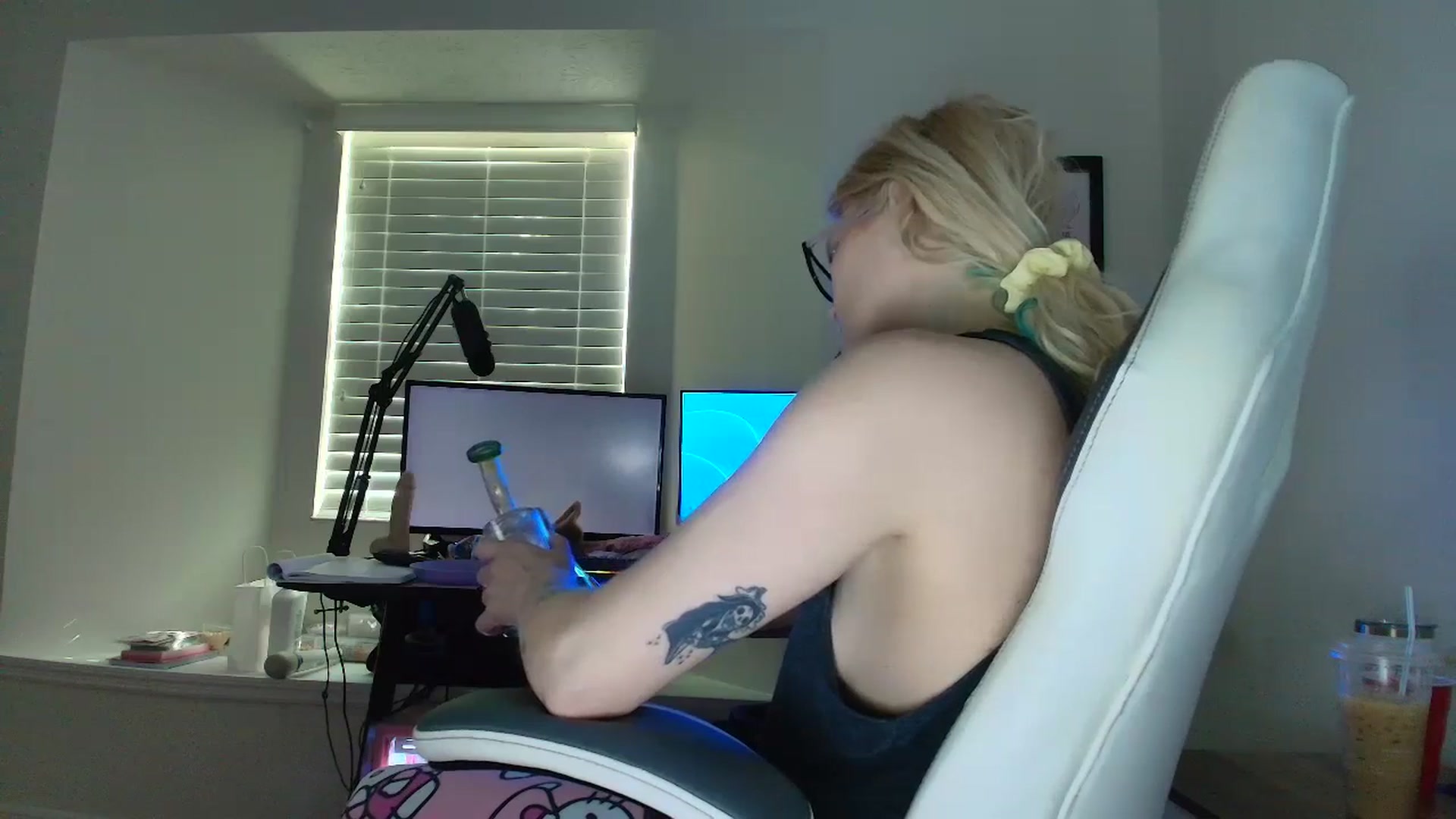 Gallery image thumbnail from DuckChan0's myfreecams stream on, 05/19/2025, 13:22 image 16 of 20