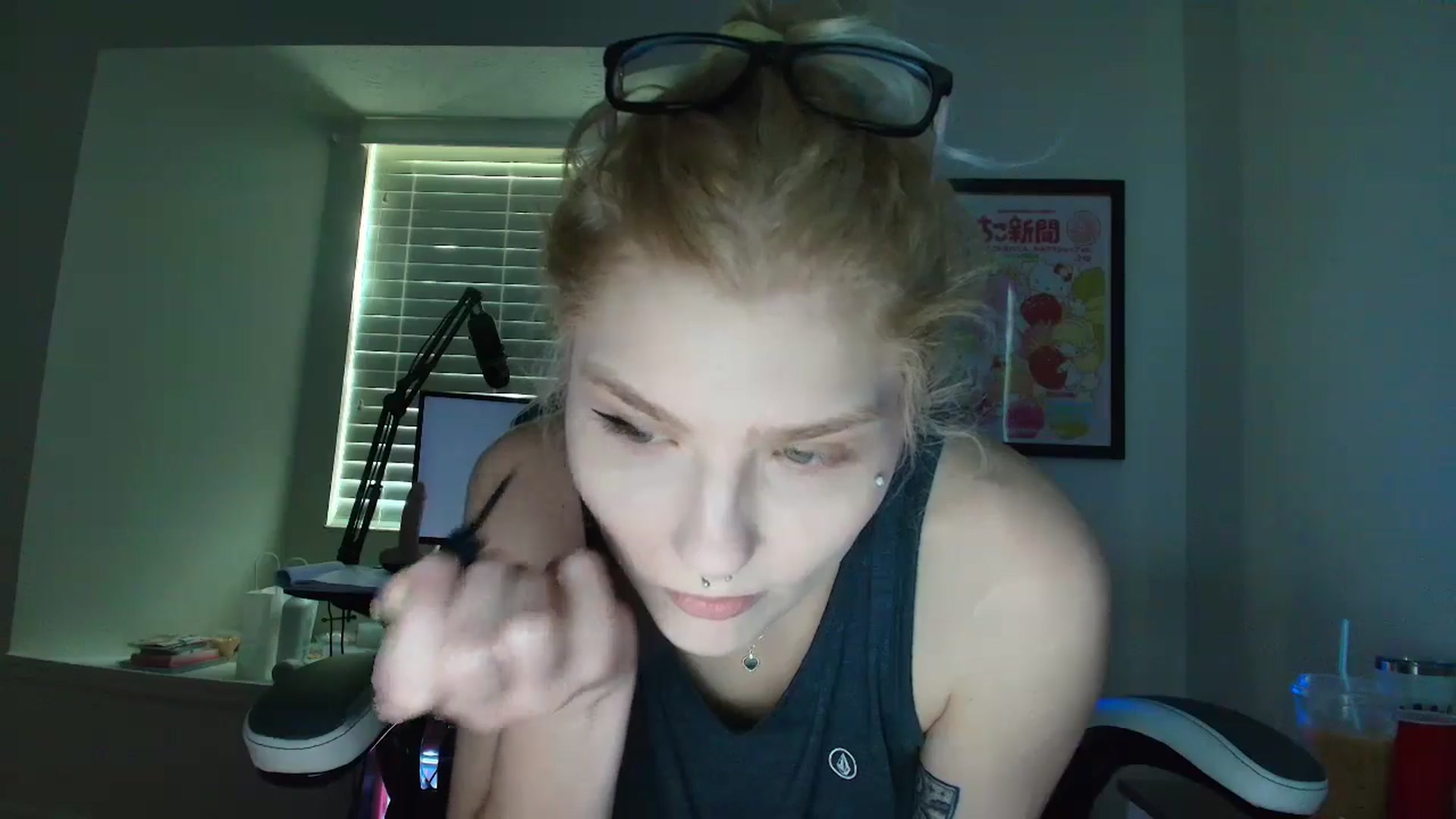 Gallery image thumbnail from DuckChan0's myfreecams stream on, 05/19/2025, 13:22 image 7 of 20