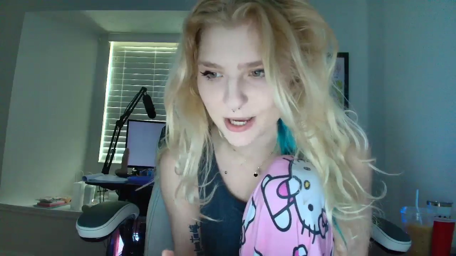 Gallery image thumbnail from DuckChan0's myfreecams stream on, 05/19/2025, 13:22 image 10 of 20