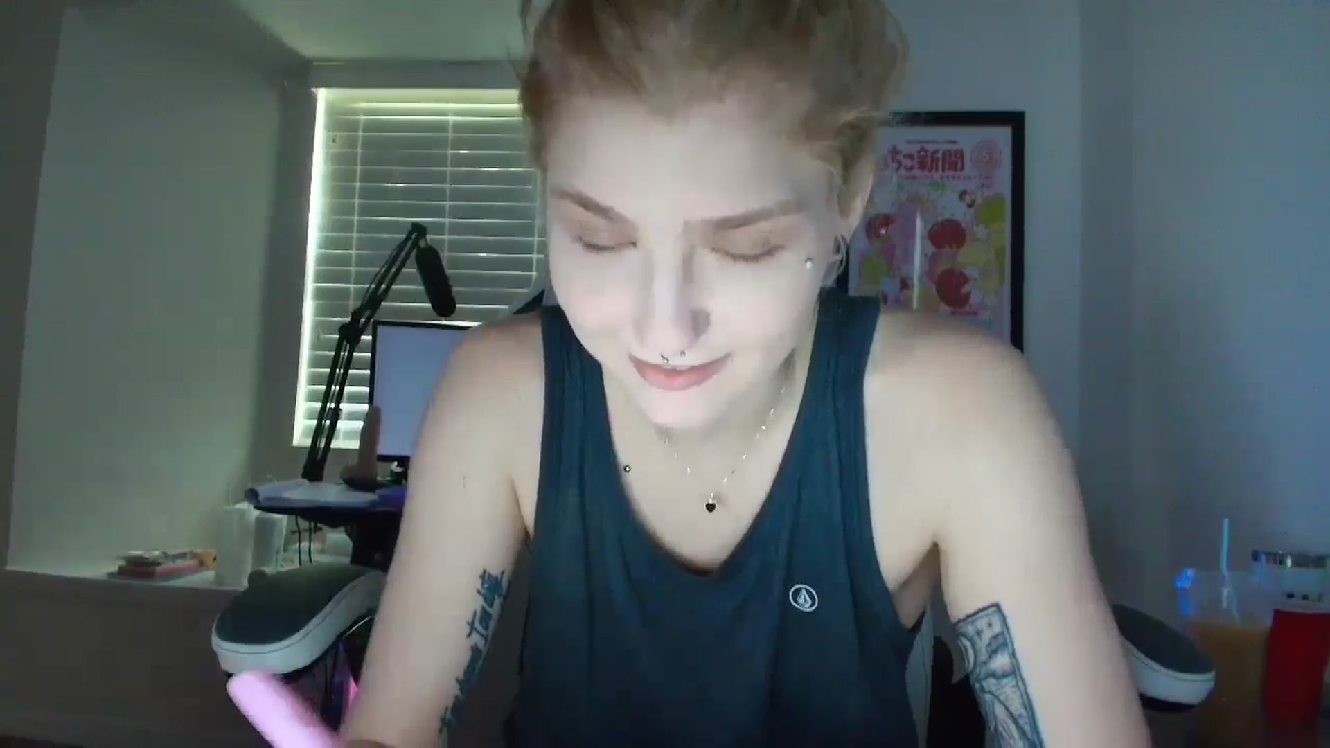 Gallery image thumbnail from DuckChan0's myfreecams stream on, 05/19/2025, 13:22 image 6 of 20