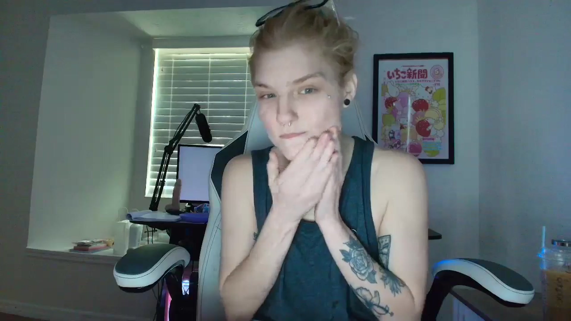 Gallery image thumbnail from DuckChan0's myfreecams stream on, 05/19/2025, 13:22 image 3 of 20