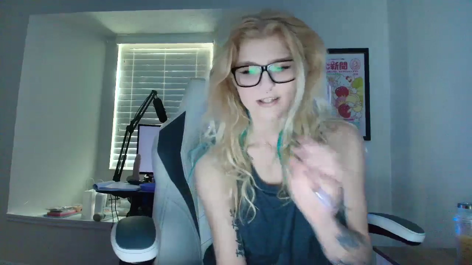 Gallery image thumbnail from DuckChan0's myfreecams stream on, 05/19/2025, 13:22 image 12 of 20