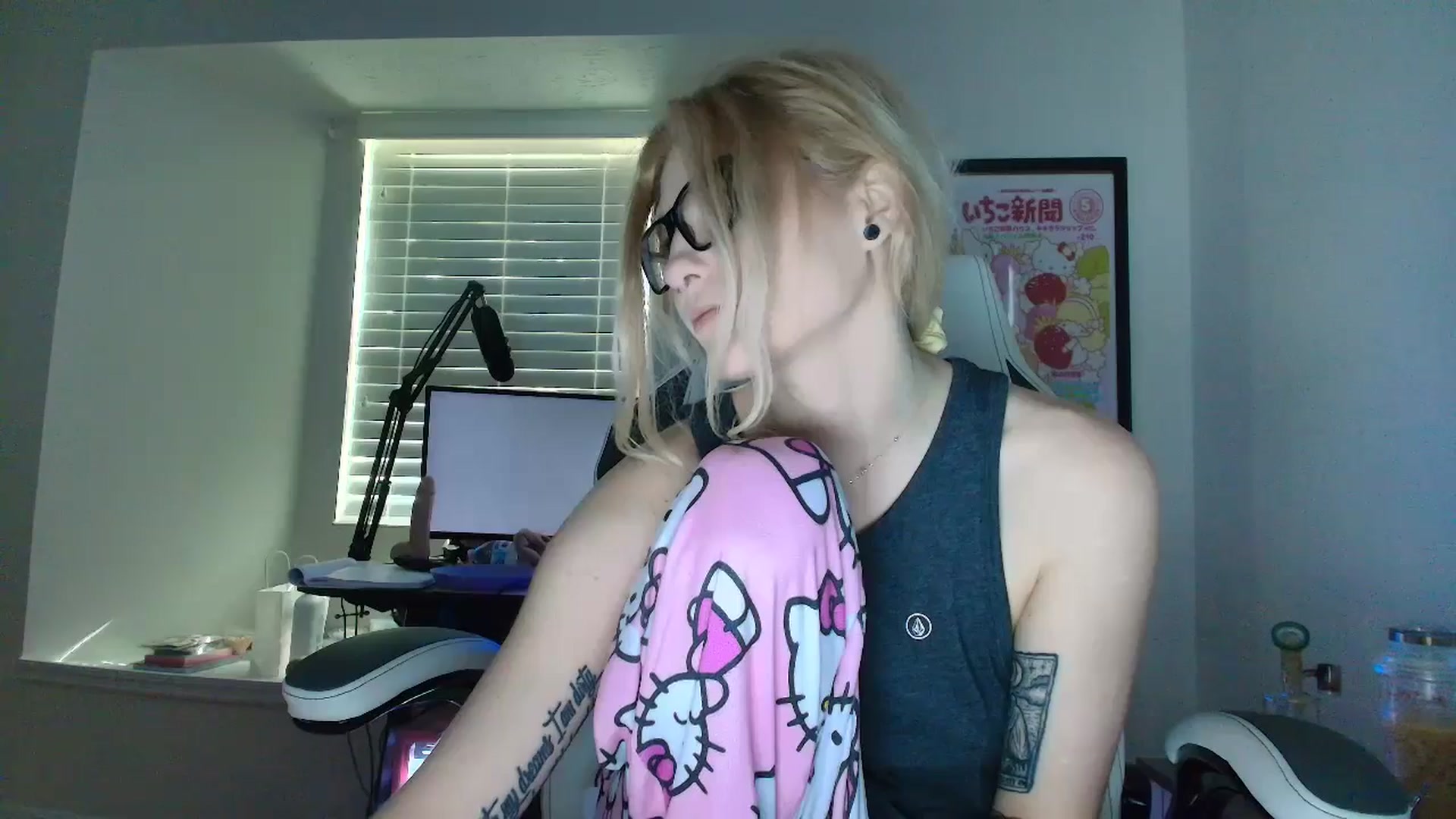 Gallery image thumbnail from DuckChan0's myfreecams stream on, 05/19/2025, 13:22 image 19 of 20