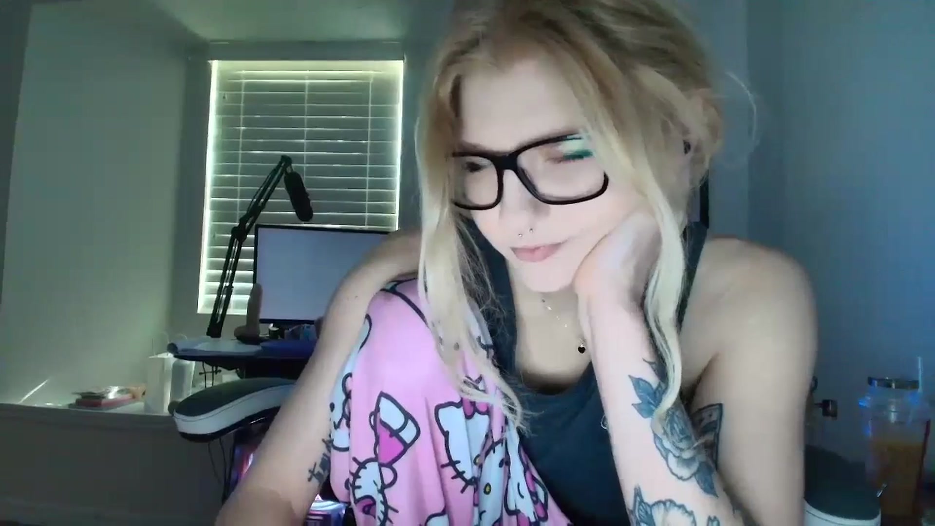 Gallery image thumbnail from DuckChan0's myfreecams stream on, 05/19/2025, 13:22 image 18 of 20