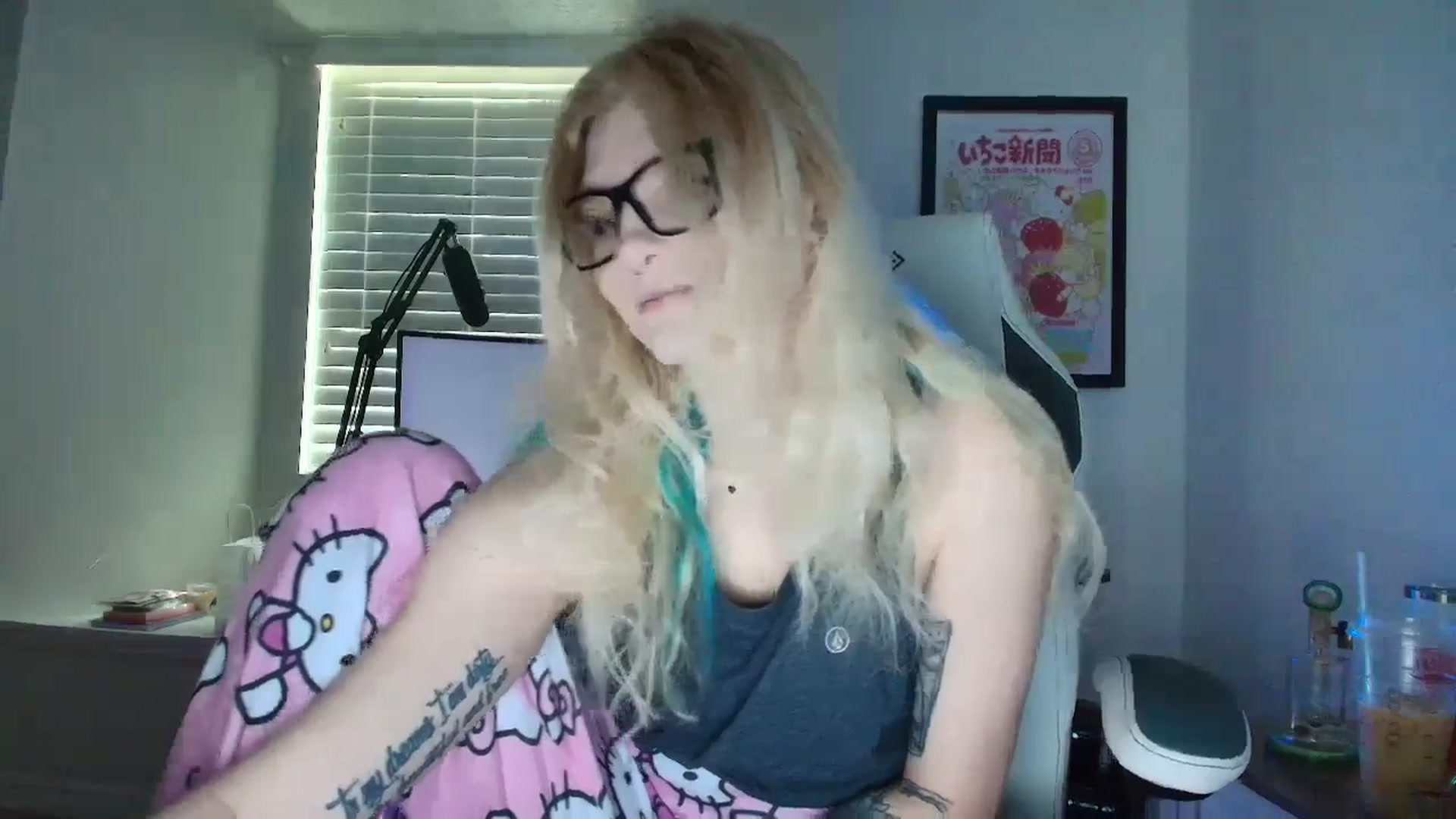 Gallery image thumbnail from DuckChan0's myfreecams stream on, 05/19/2025, 13:44 image 13 of 20