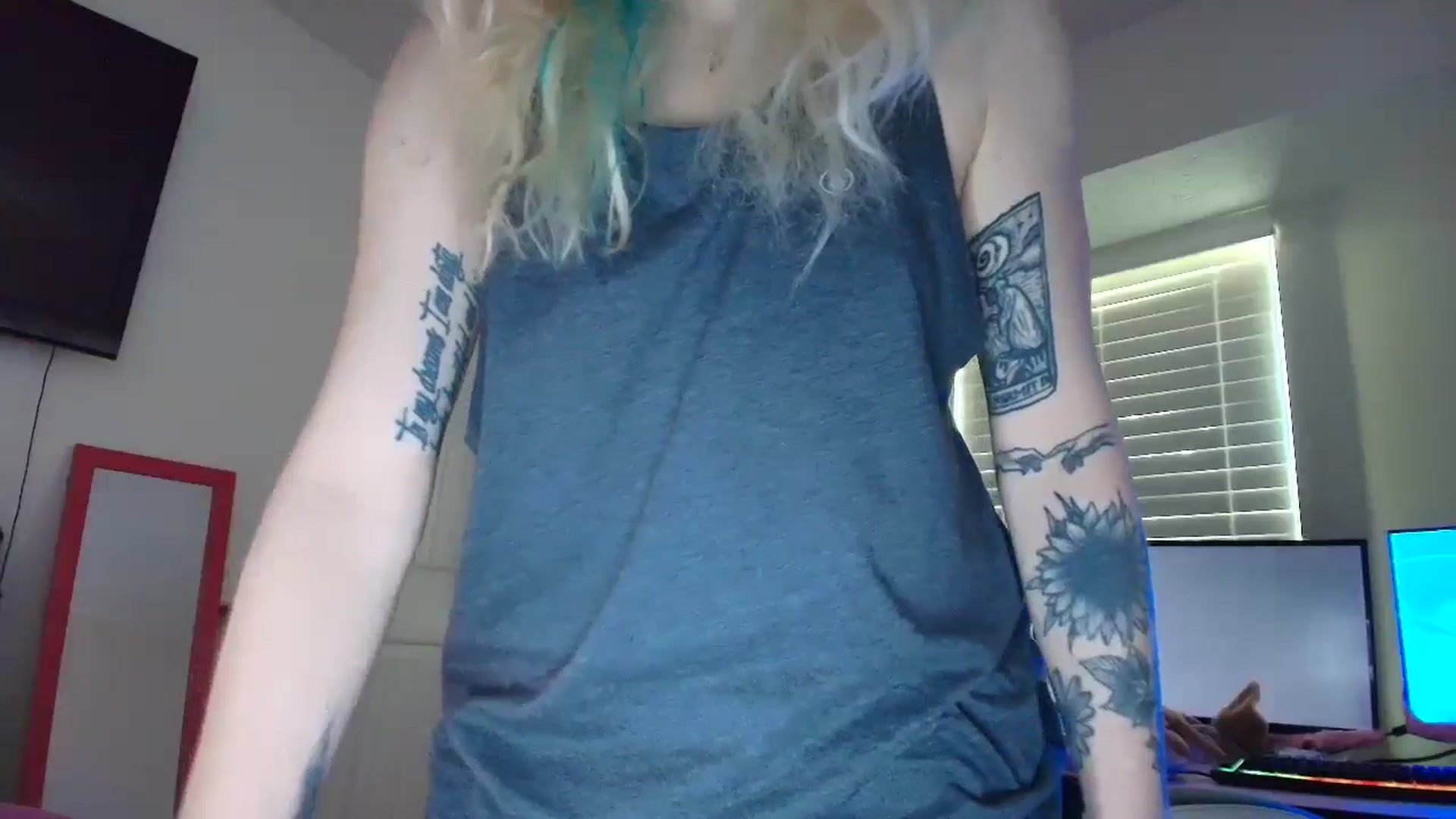 Gallery image thumbnail from DuckChan0's myfreecams stream on, 05/19/2025, 13:44 image 10 of 20