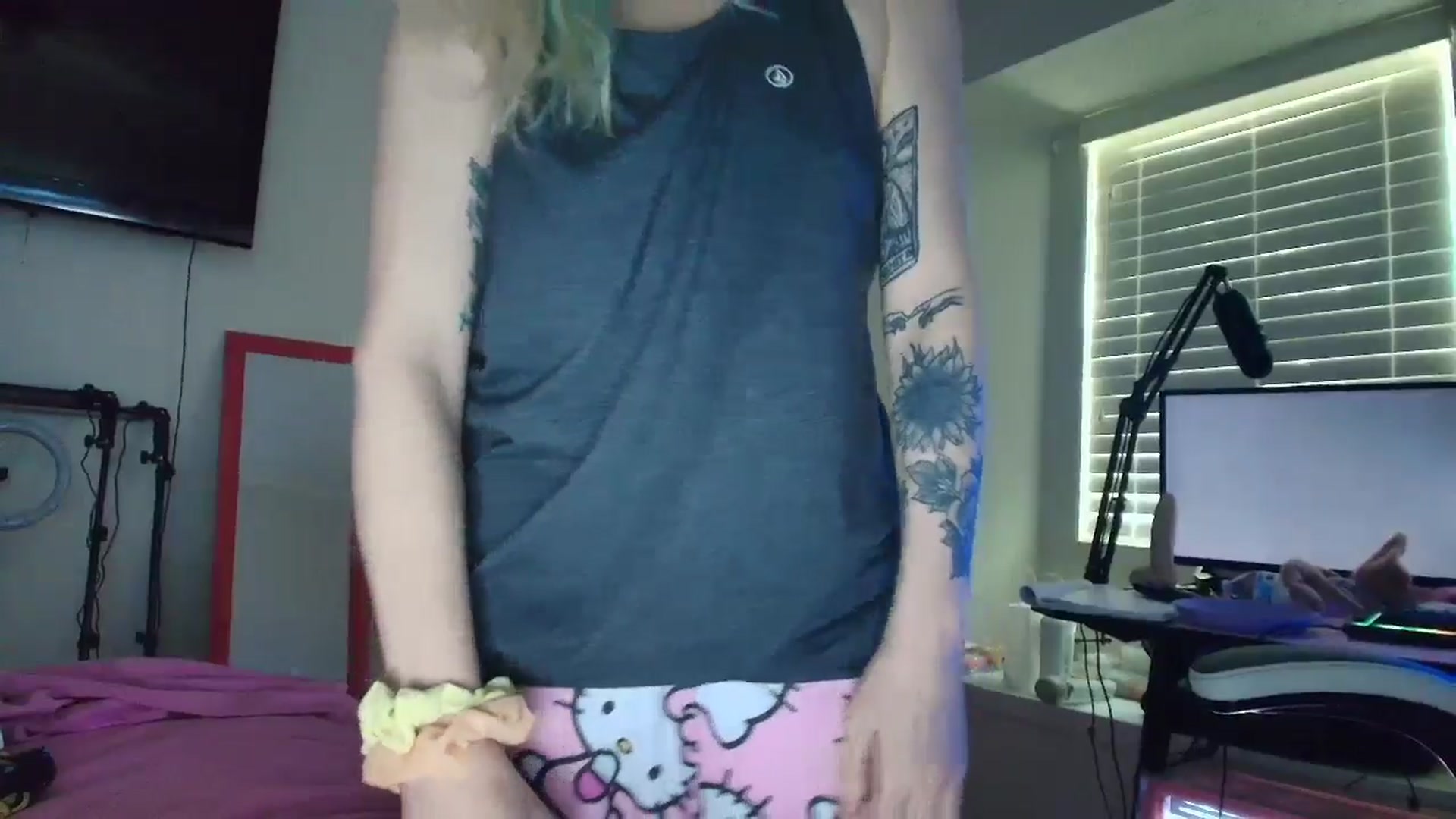 Gallery image thumbnail from DuckChan0's myfreecams stream on, 05/19/2025, 13:44 image 8 of 20