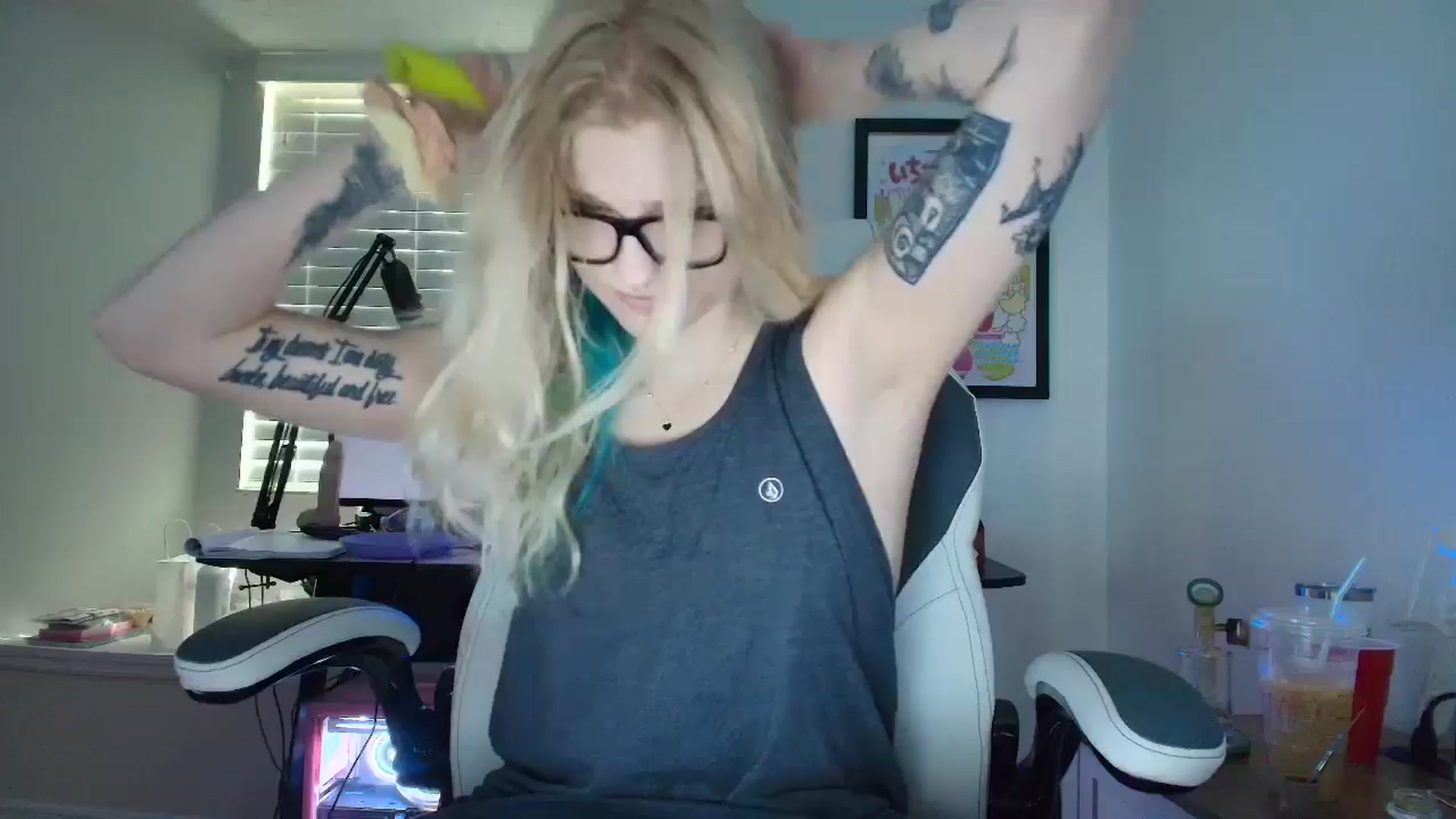 Gallery image thumbnail from DuckChan0's myfreecams stream on, 05/19/2025, 13:44 image 1 of 20