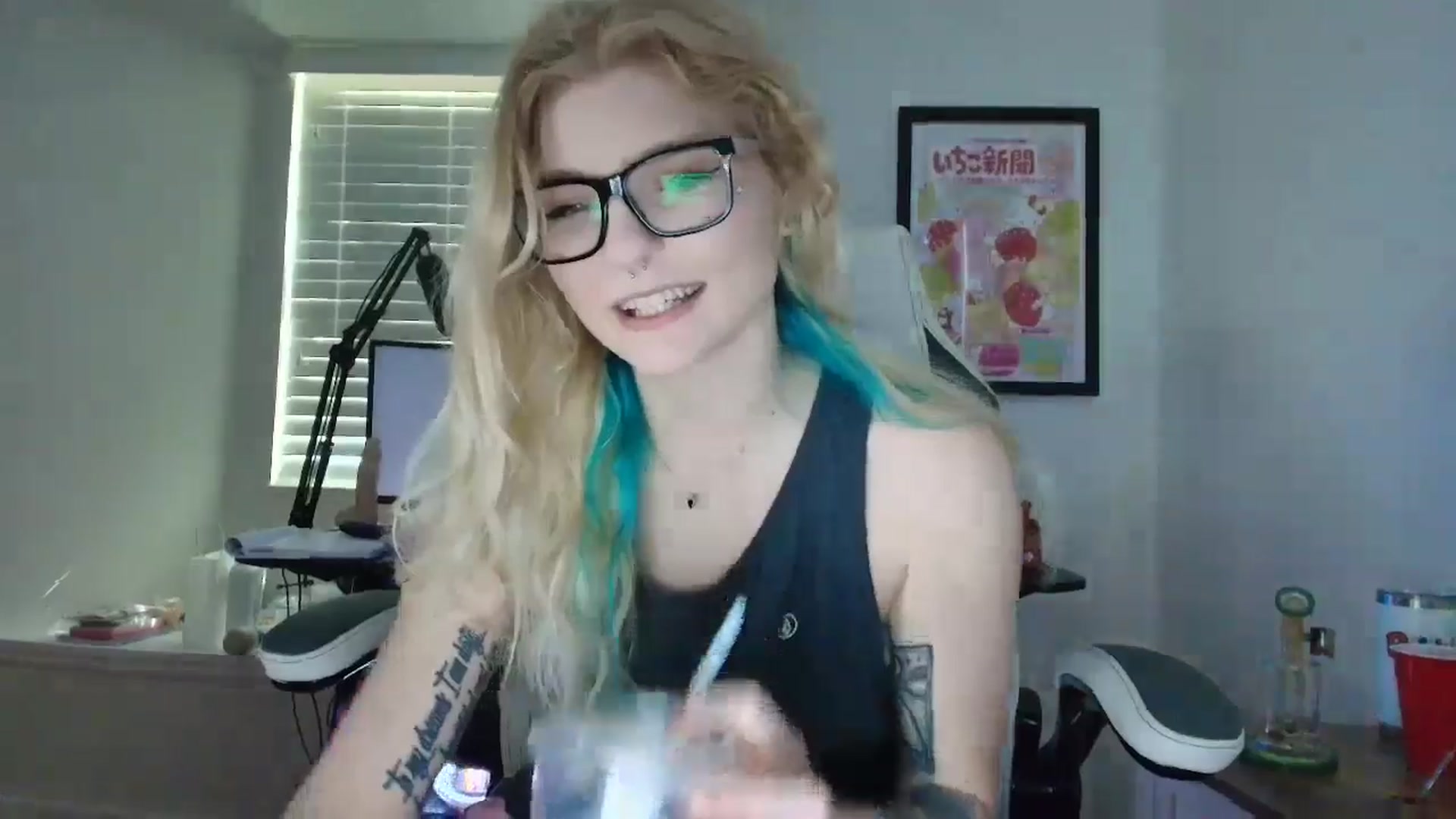 Gallery image thumbnail from DuckChan0's myfreecams stream on, 05/19/2025, 13:44 image 14 of 20