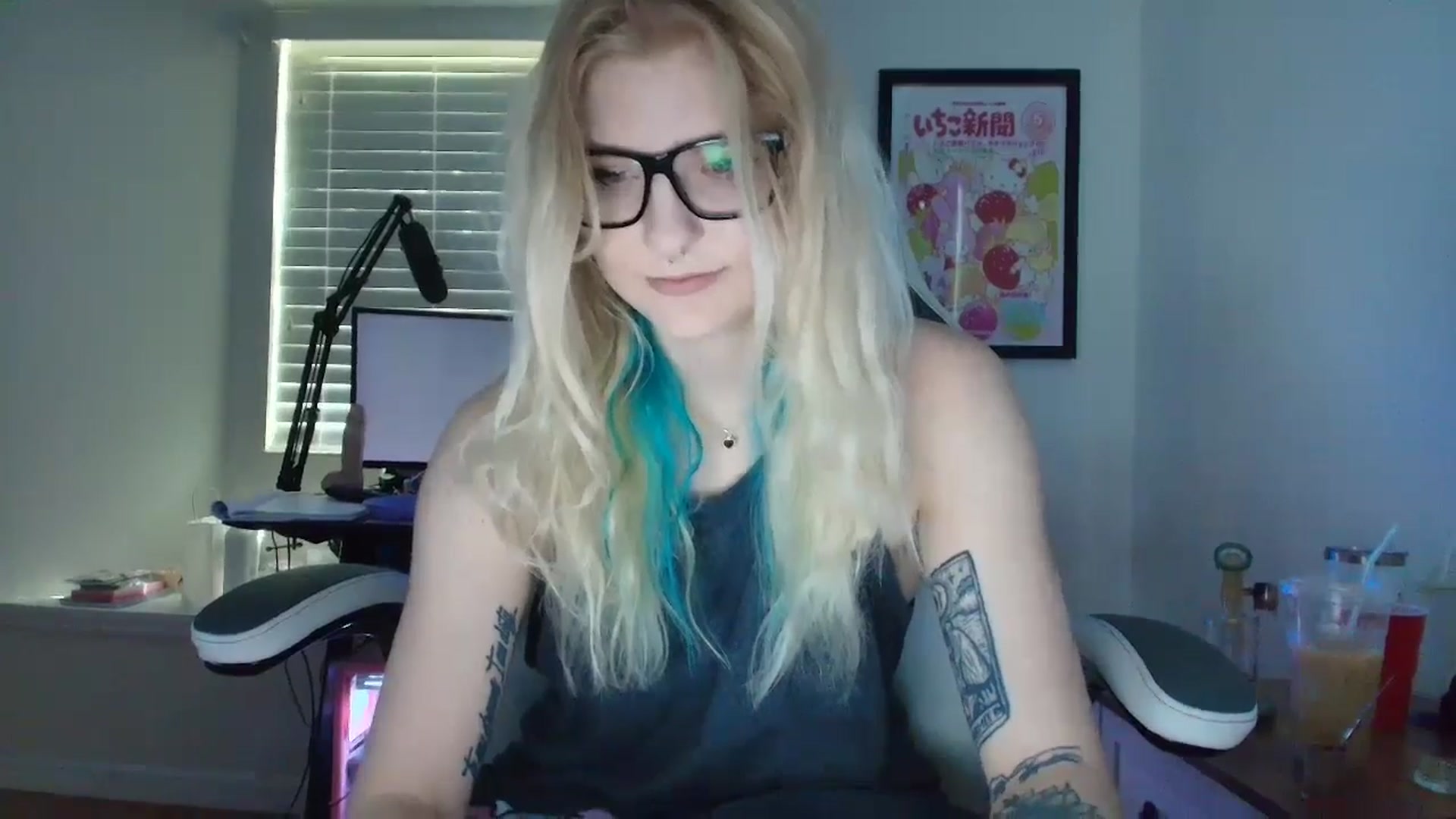 Gallery image thumbnail from DuckChan0's myfreecams stream on, 05/19/2025, 13:44 image 2 of 20