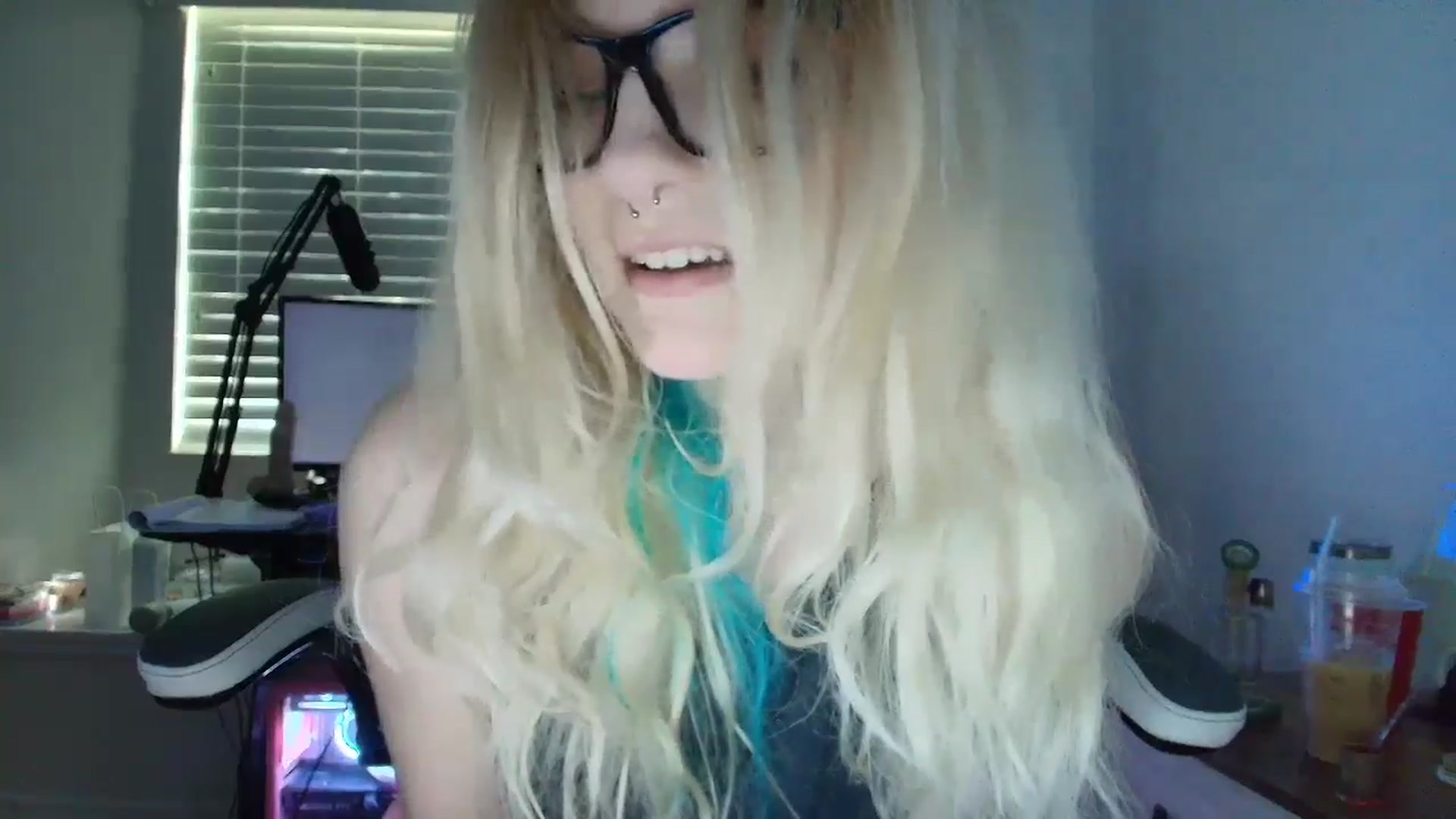 Gallery image thumbnail from DuckChan0's myfreecams stream on, 05/19/2025, 13:44 image 18 of 20