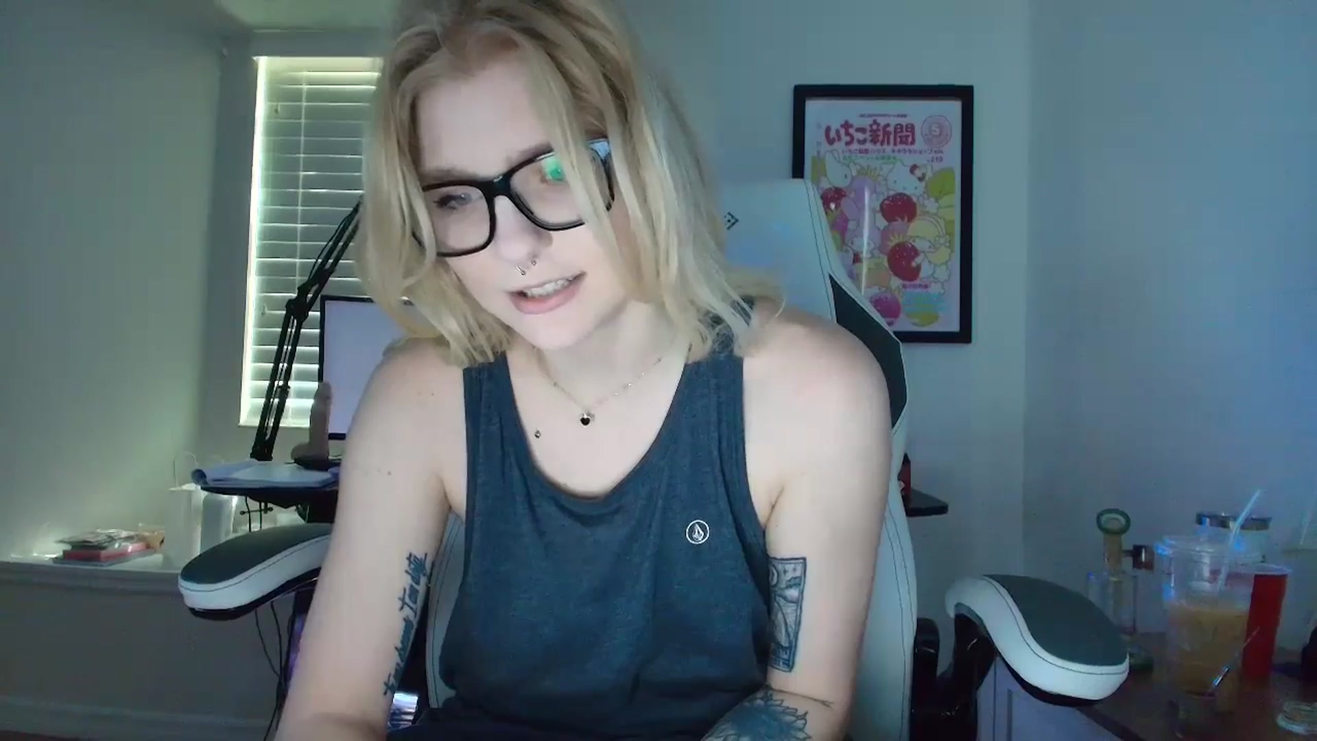 Gallery image thumbnail from DuckChan0's myfreecams stream on, 05/19/2025, 13:44 image 3 of 20