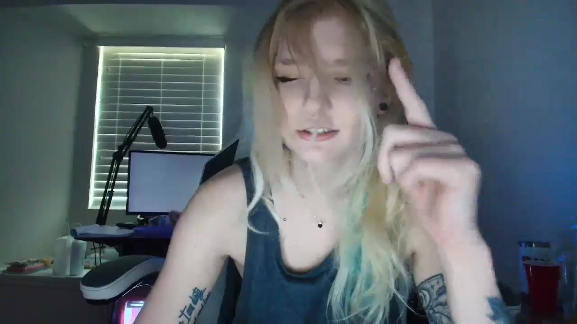 Gallery image thumbnail from DuckChan0's myfreecams stream on, 05/19/2025, 15:07 image 9 of 20