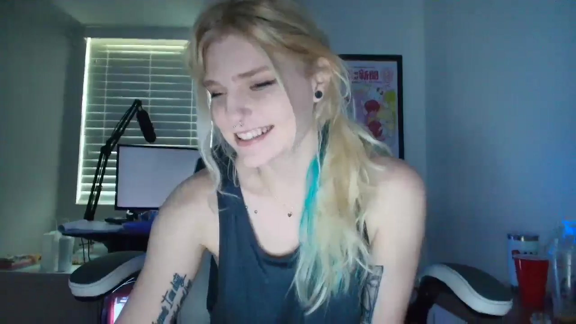 Gallery image thumbnail from DuckChan0's myfreecams stream on, 05/19/2025, 15:07 image 11 of 20