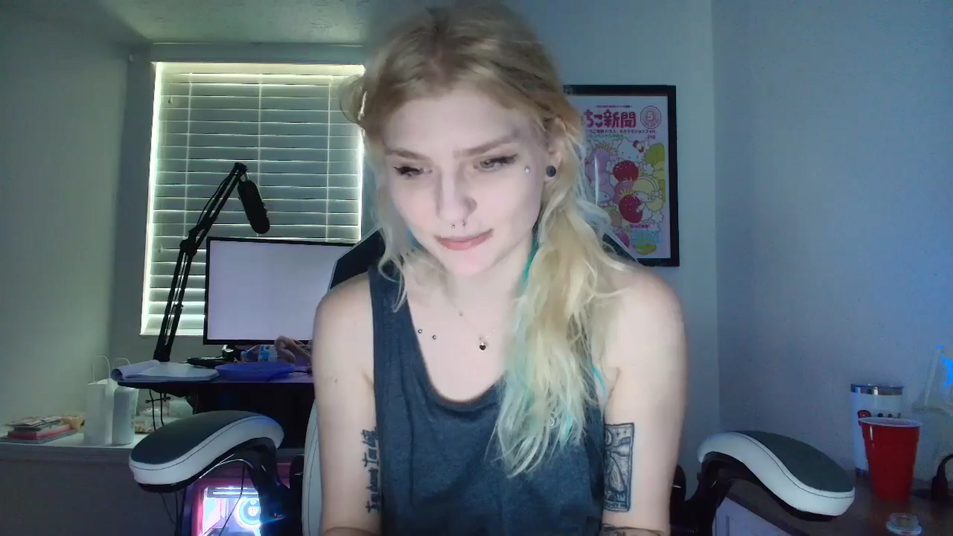 Gallery image thumbnail from DuckChan0's myfreecams stream on, 05/19/2025, 15:07 image 10 of 20