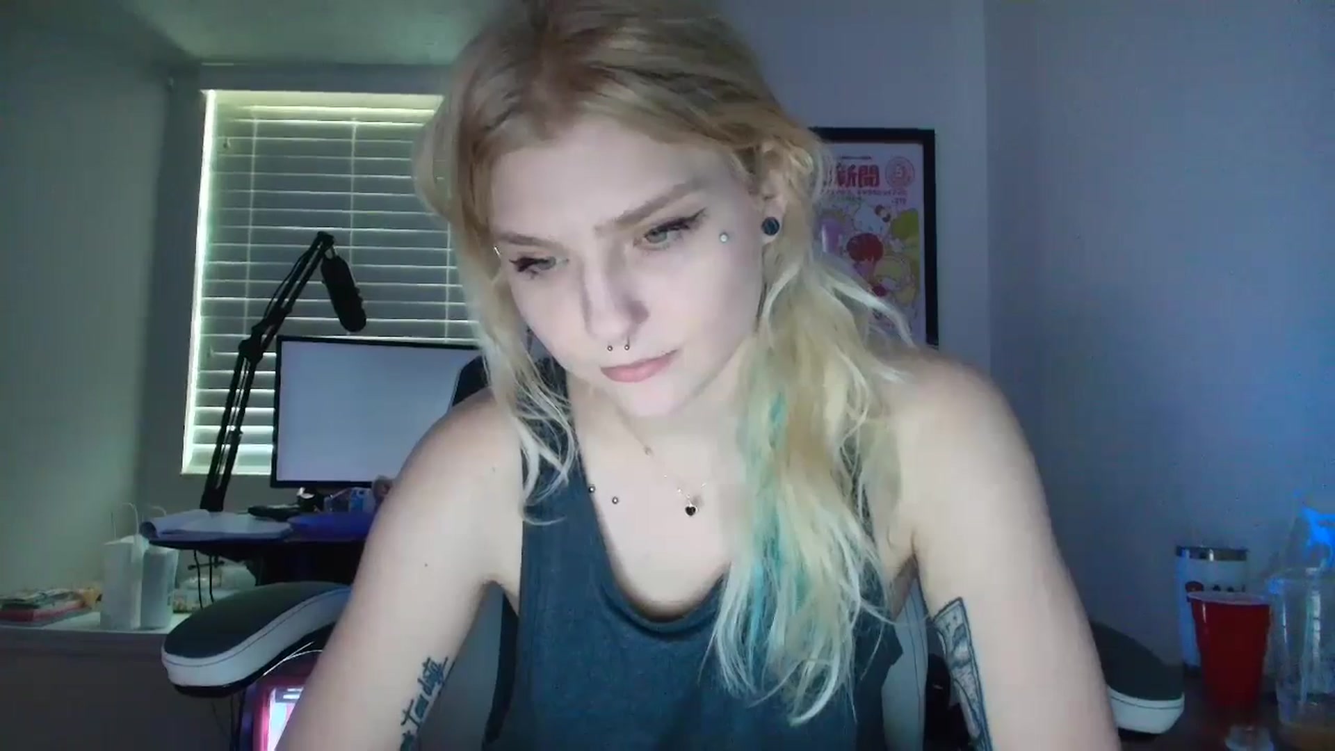Gallery image thumbnail from DuckChan0's myfreecams stream on, 05/19/2025, 15:07 image 8 of 20