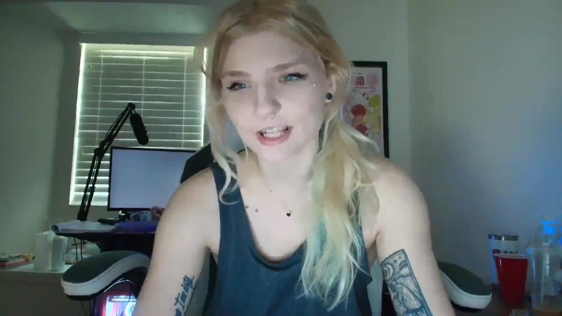 Gallery image thumbnail from DuckChan0's myfreecams stream on, 05/19/2025, 15:07 image 7 of 20