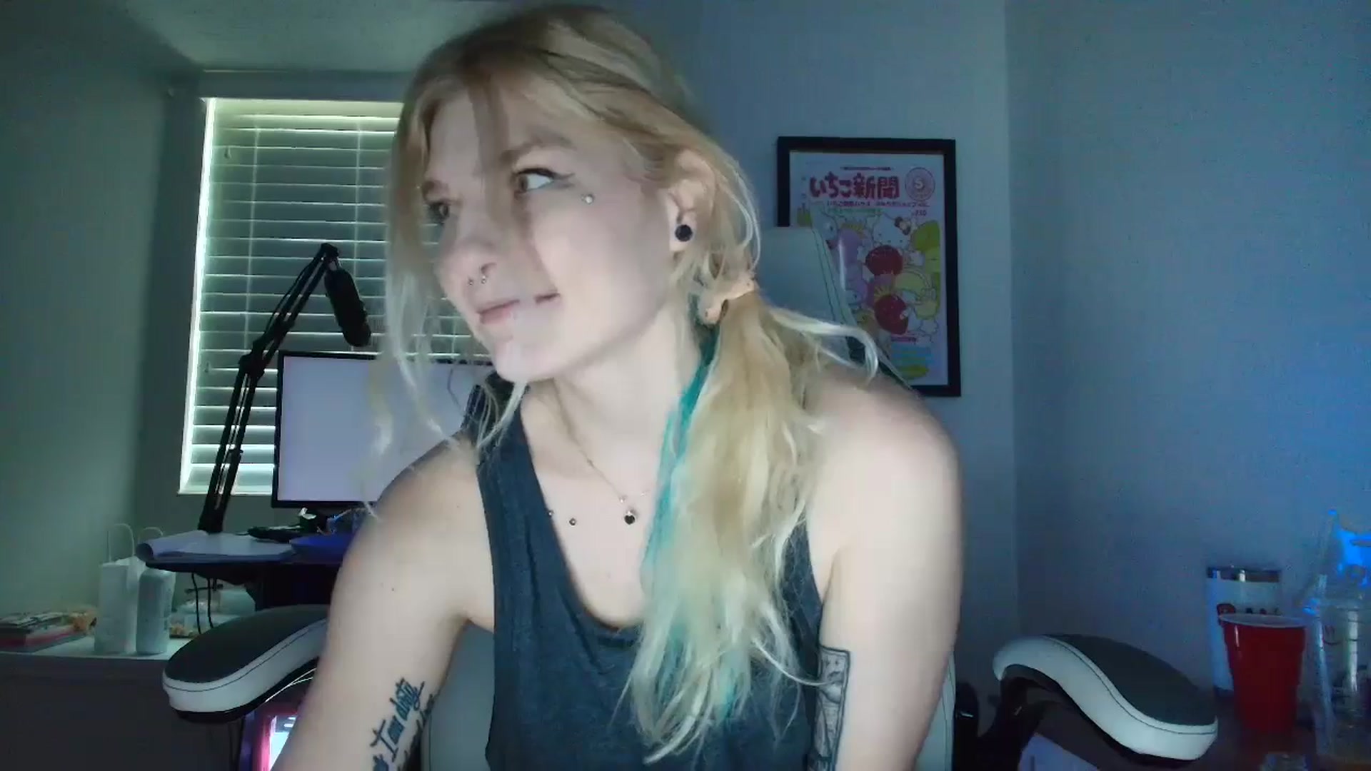 Gallery image thumbnail from DuckChan0's myfreecams stream on, 05/19/2025, 15:07 image 12 of 20