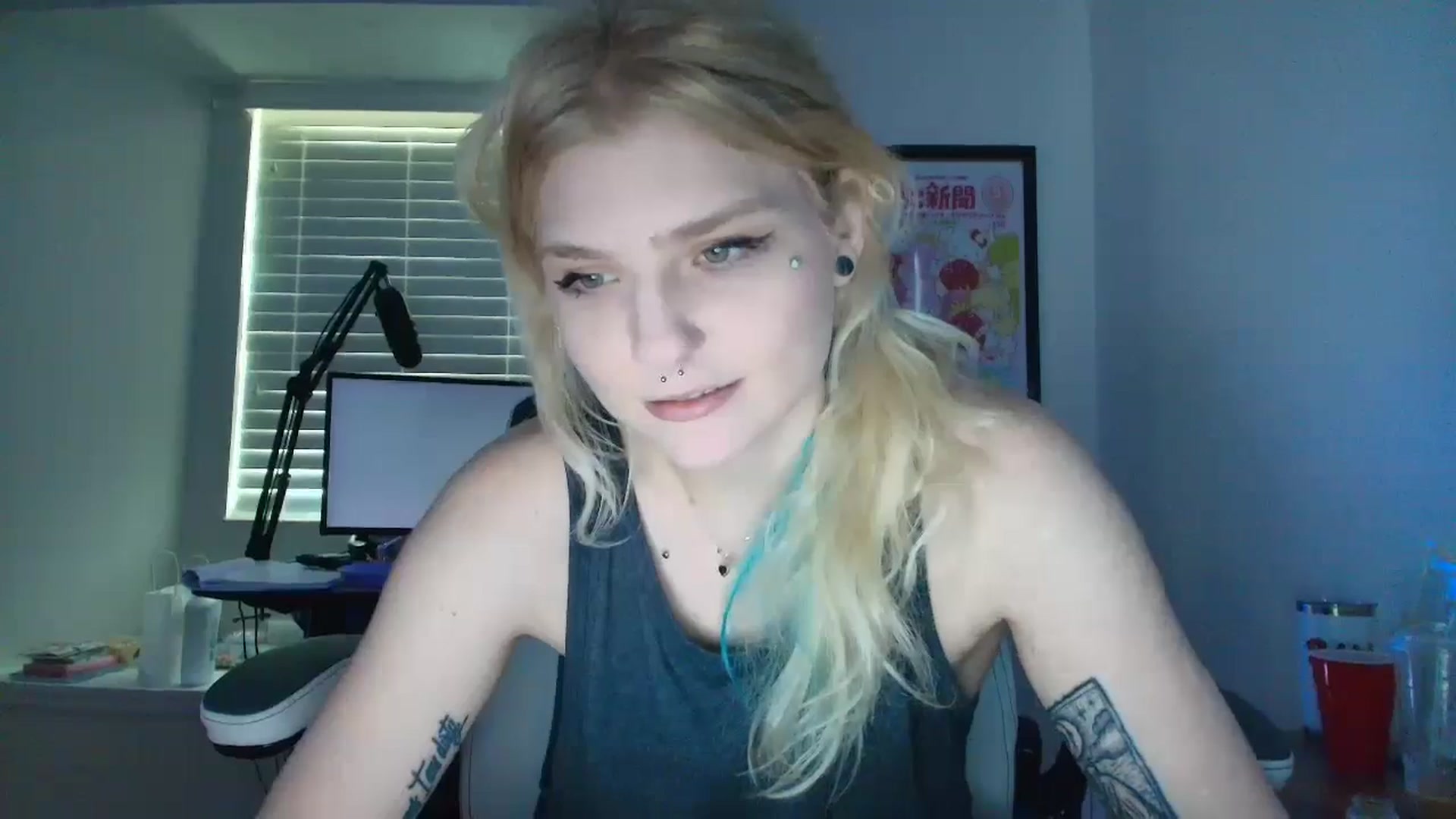 Gallery image thumbnail from DuckChan0's myfreecams stream on, 05/19/2025, 15:07 image 4 of 20