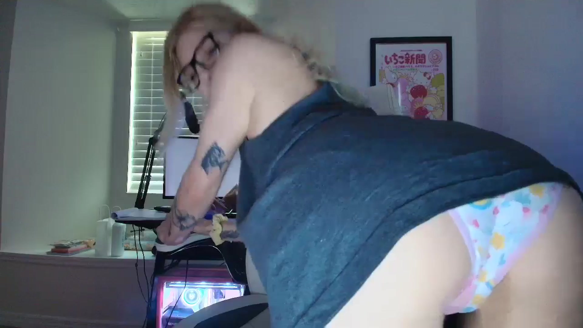 Gallery image thumbnail from DuckChan0's myfreecams stream on, 05/19/2025, 15:07 image 19 of 20