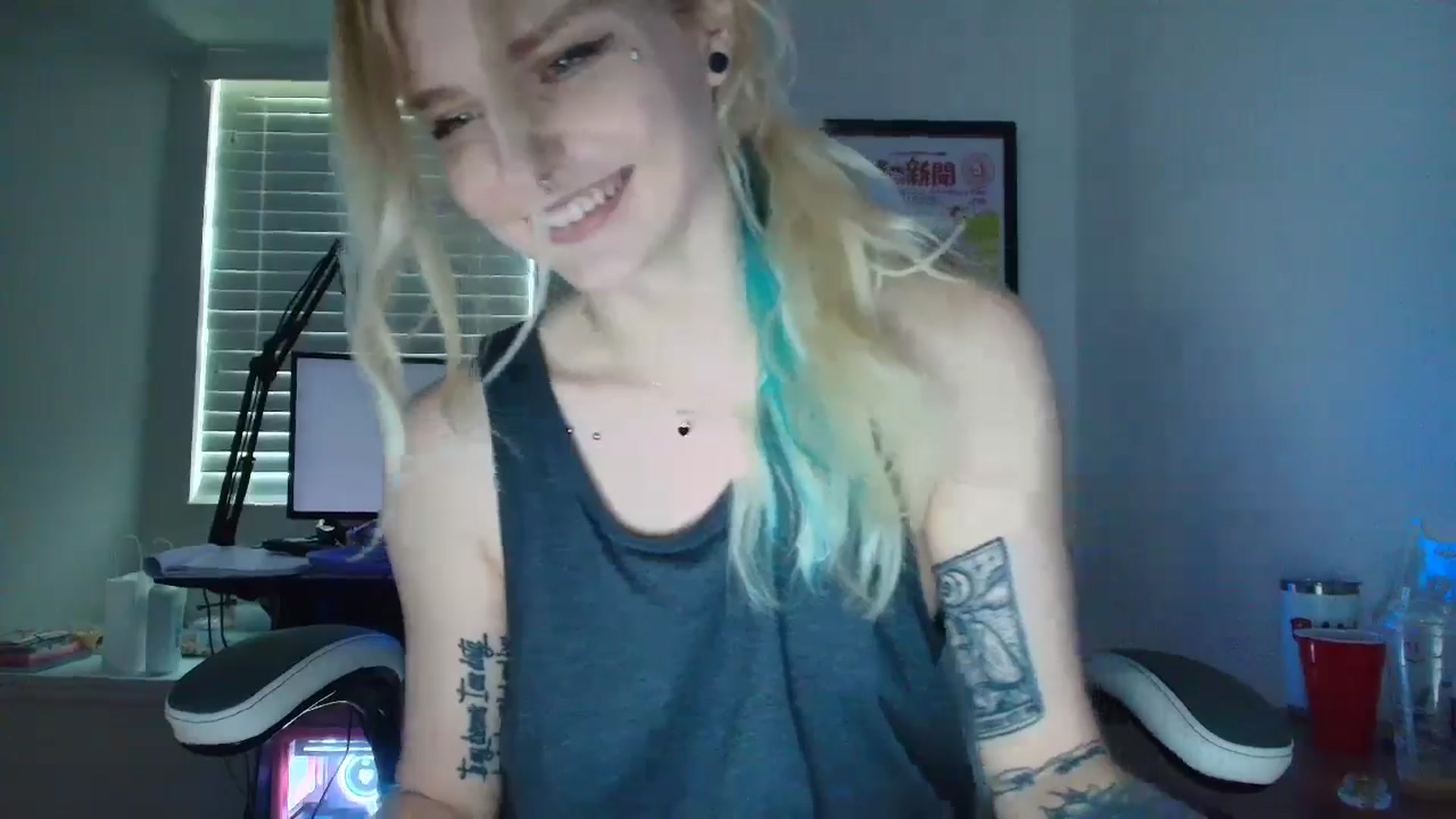 Gallery image thumbnail from DuckChan0's myfreecams stream on, 05/19/2025, 15:07 image 13 of 20