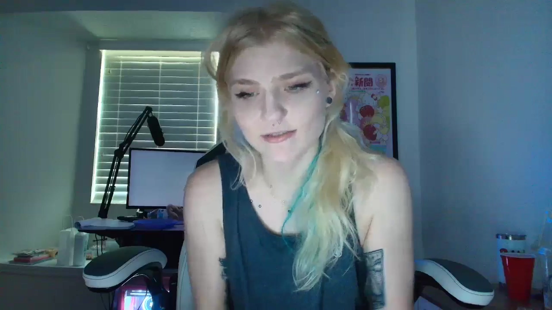 Gallery image thumbnail from DuckChan0's myfreecams stream on, 05/19/2025, 15:07 image 3 of 20