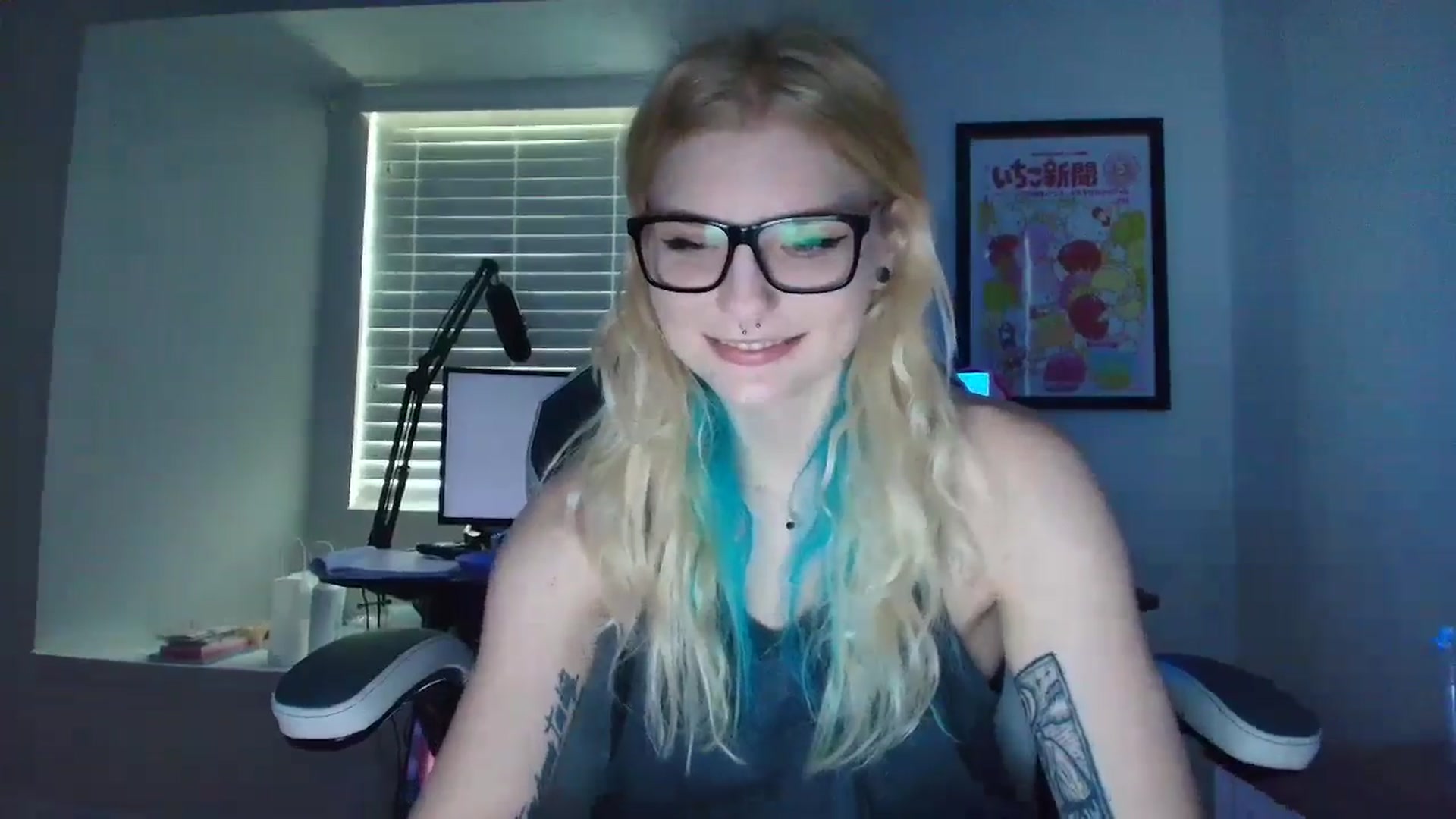 Gallery image thumbnail from DuckChan0's myfreecams stream on, 05/19/2025, 15:57 image 3 of 20
