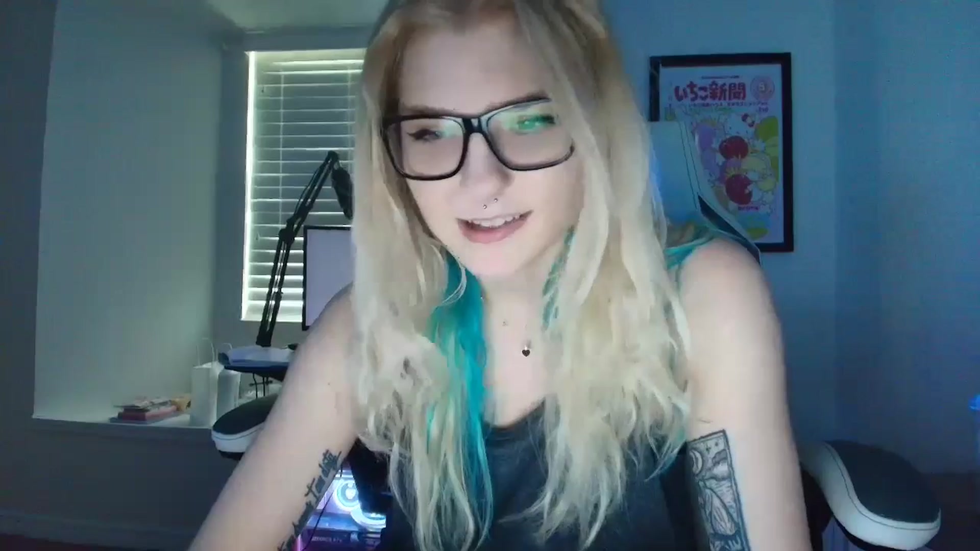Gallery image thumbnail from DuckChan0's myfreecams stream on, 05/19/2025, 15:57 image 18 of 20